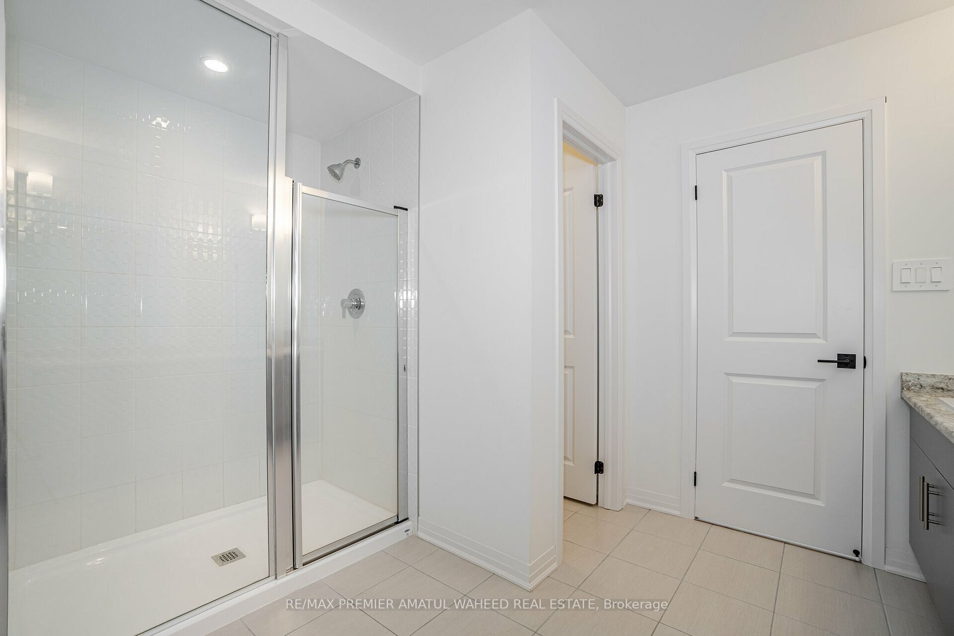 32 Copperhill Hts S