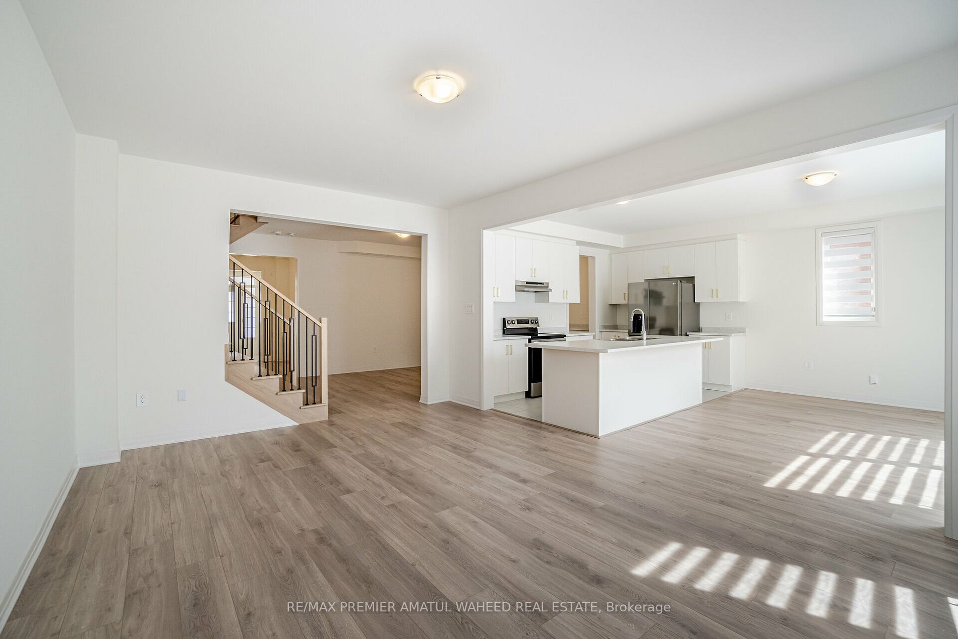 32 Copperhill Hts S