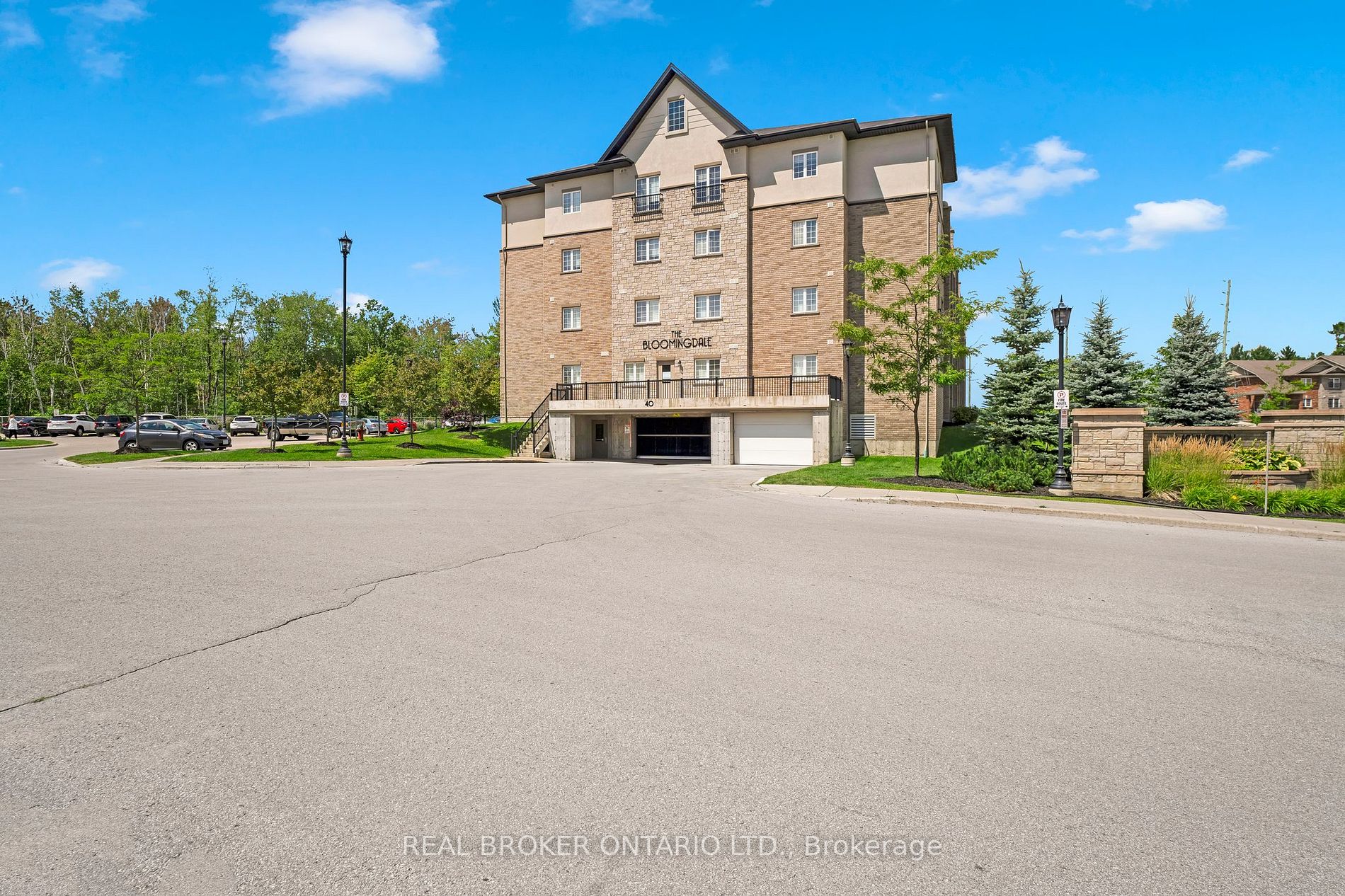 40 Ferndale Dr S, #201