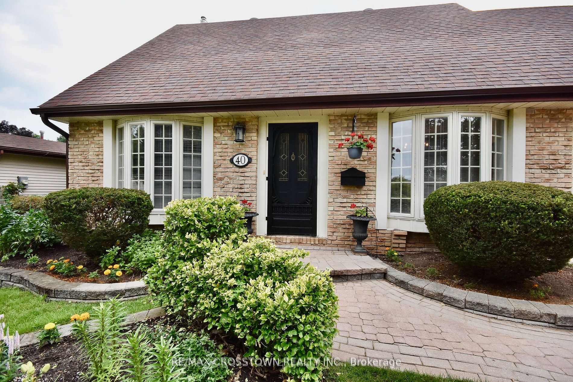 40 Oren Blvd
