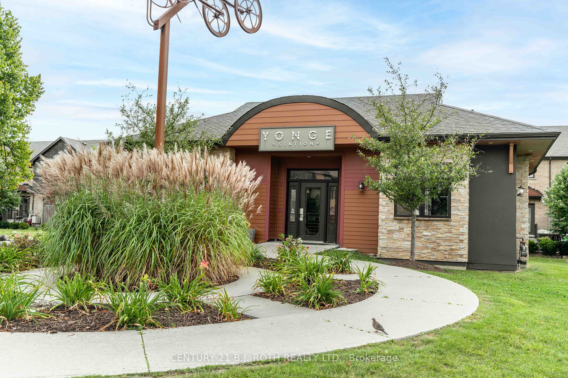 39 Madelaine Dr, #2