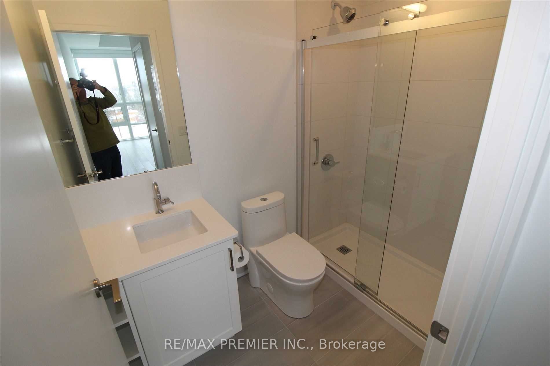 681 Yonge St, #523