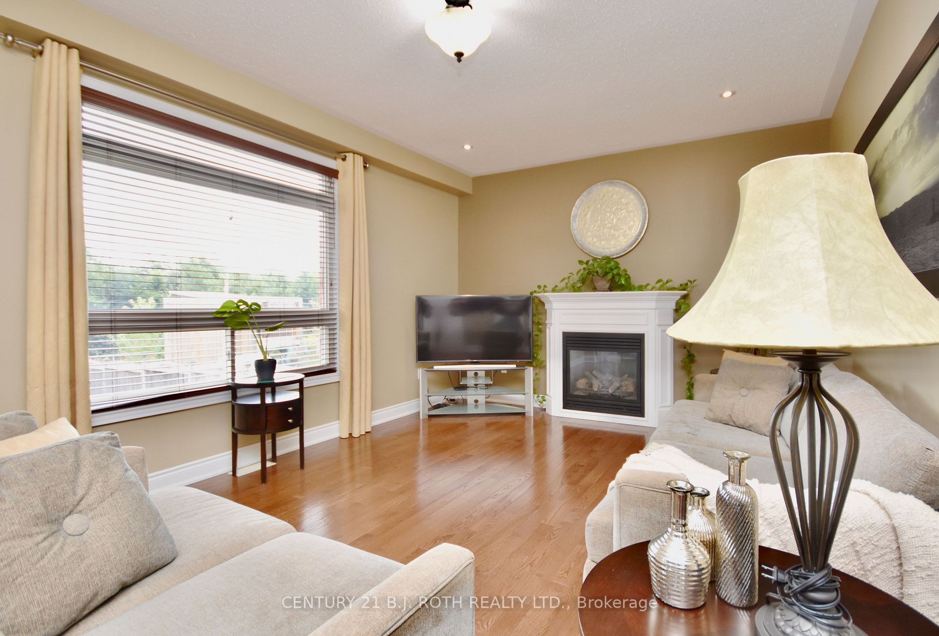 33 Commonwealth Rd