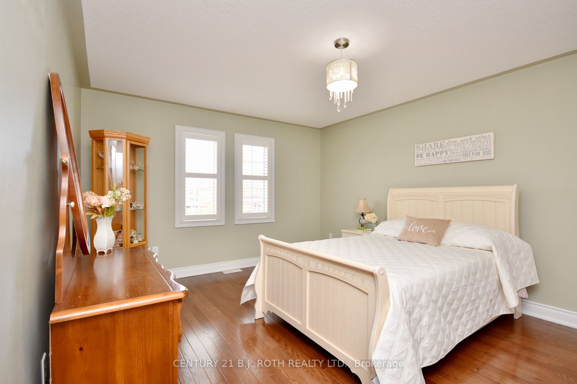 33 Commonwealth Rd