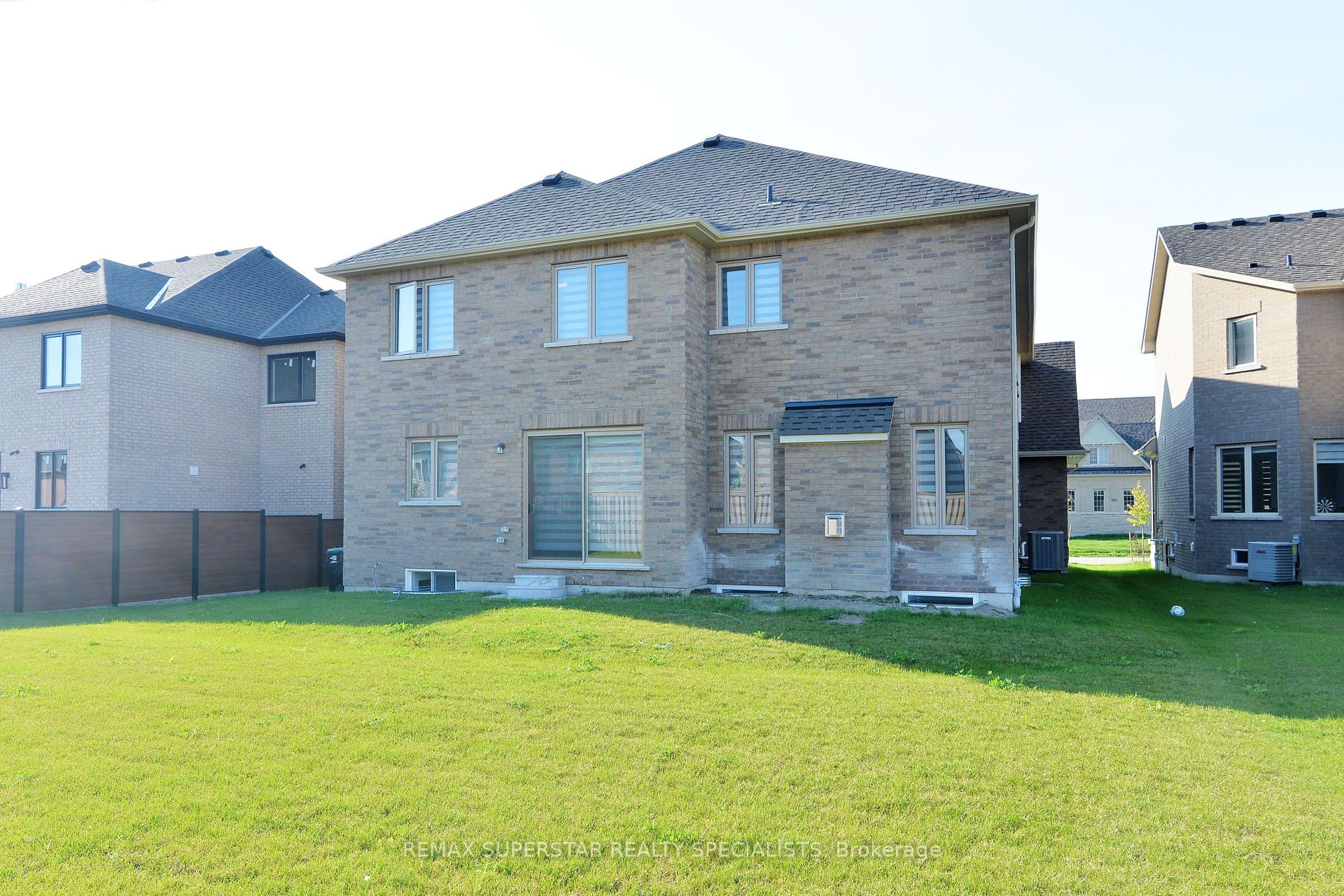 108 Rugman Cres