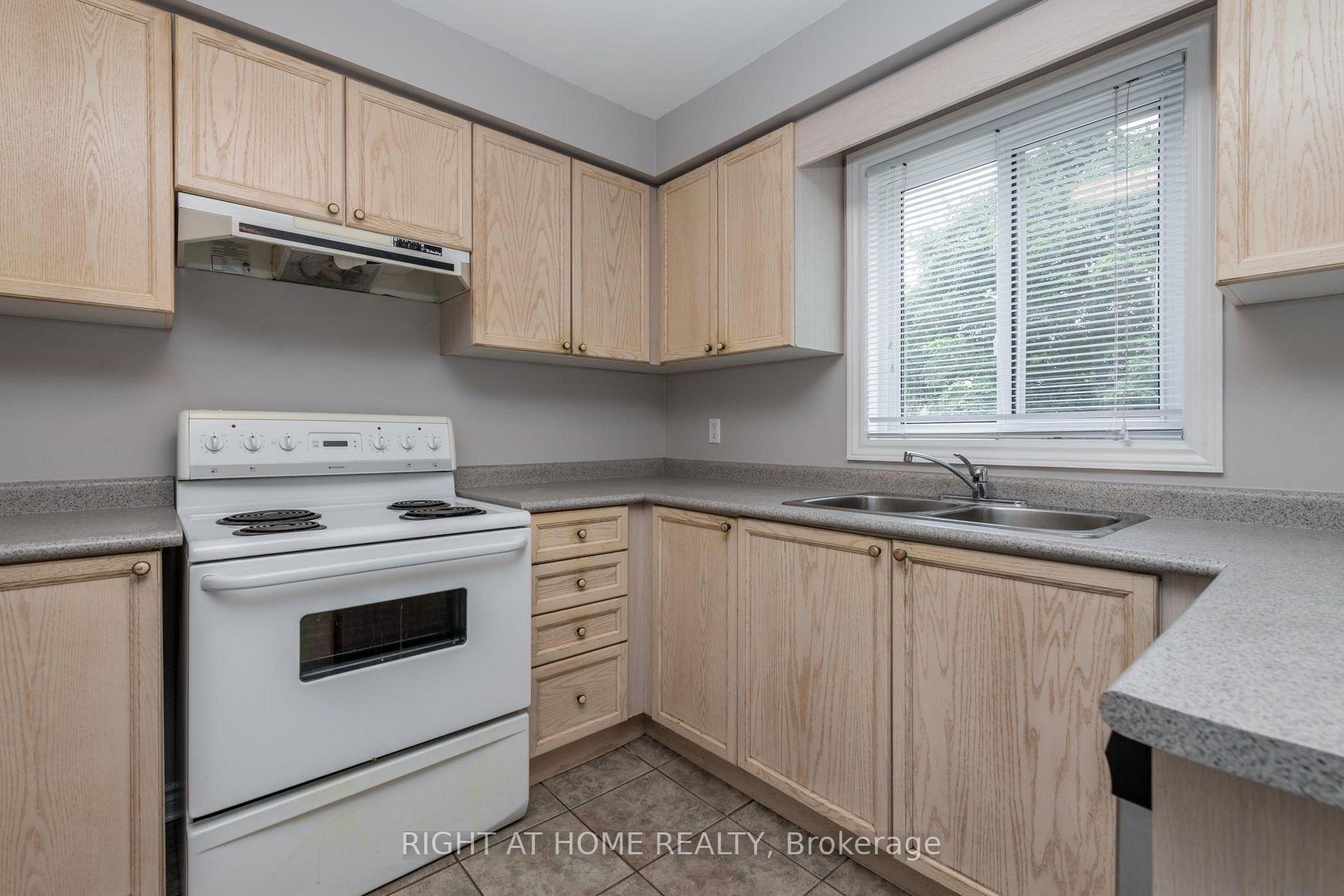 128 Madelaine Dr Drive