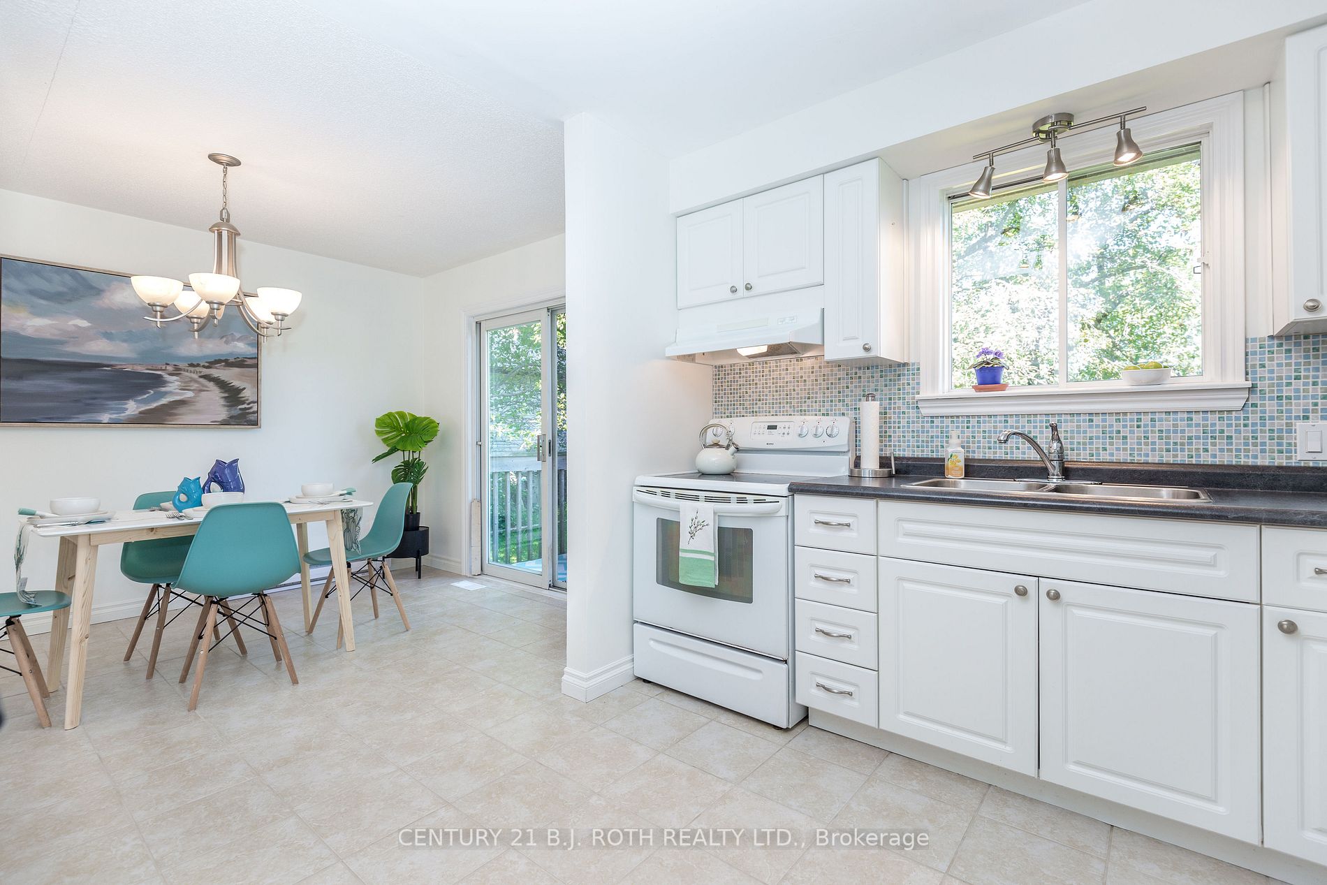 396 Barrie Rd