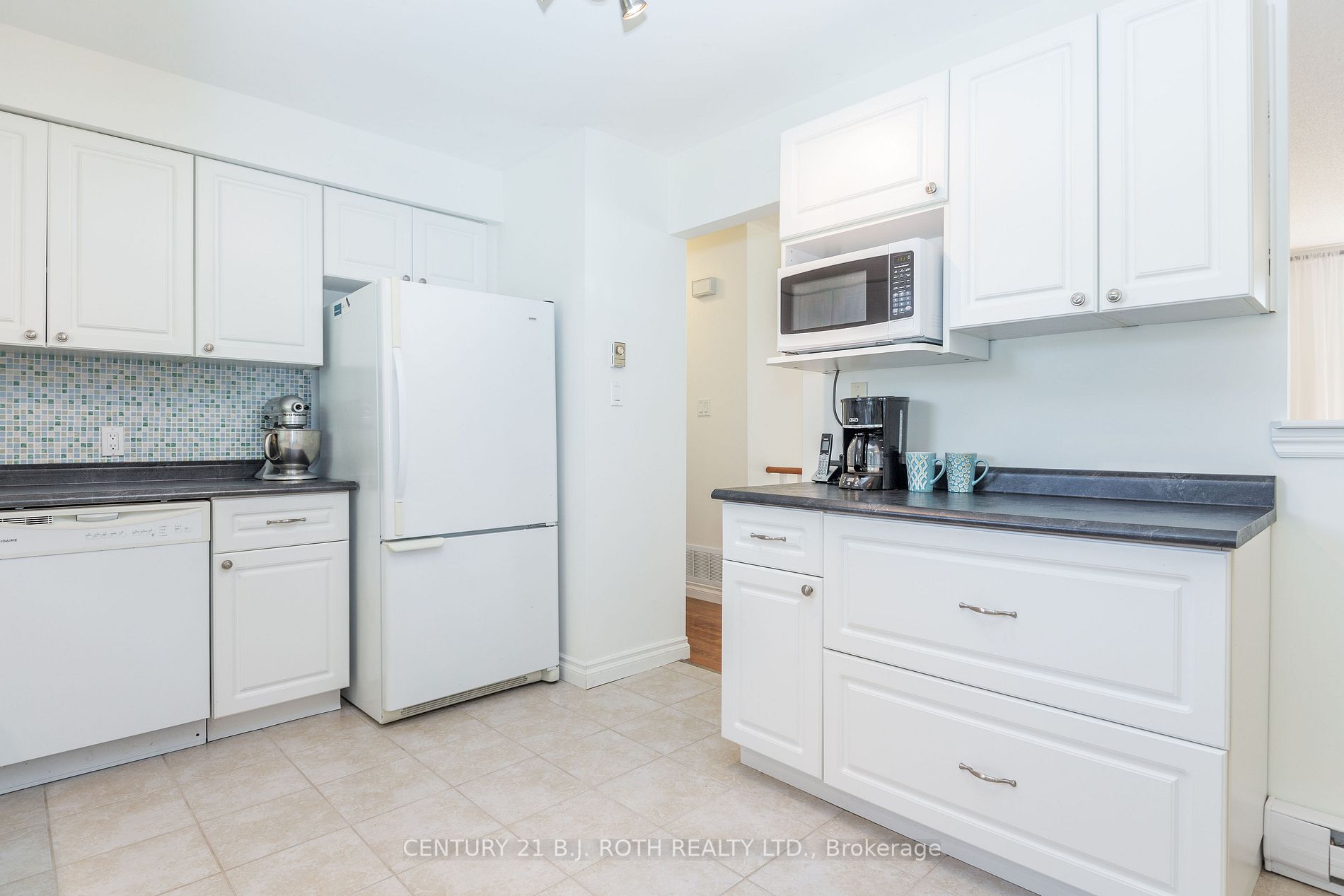 396 Barrie Rd