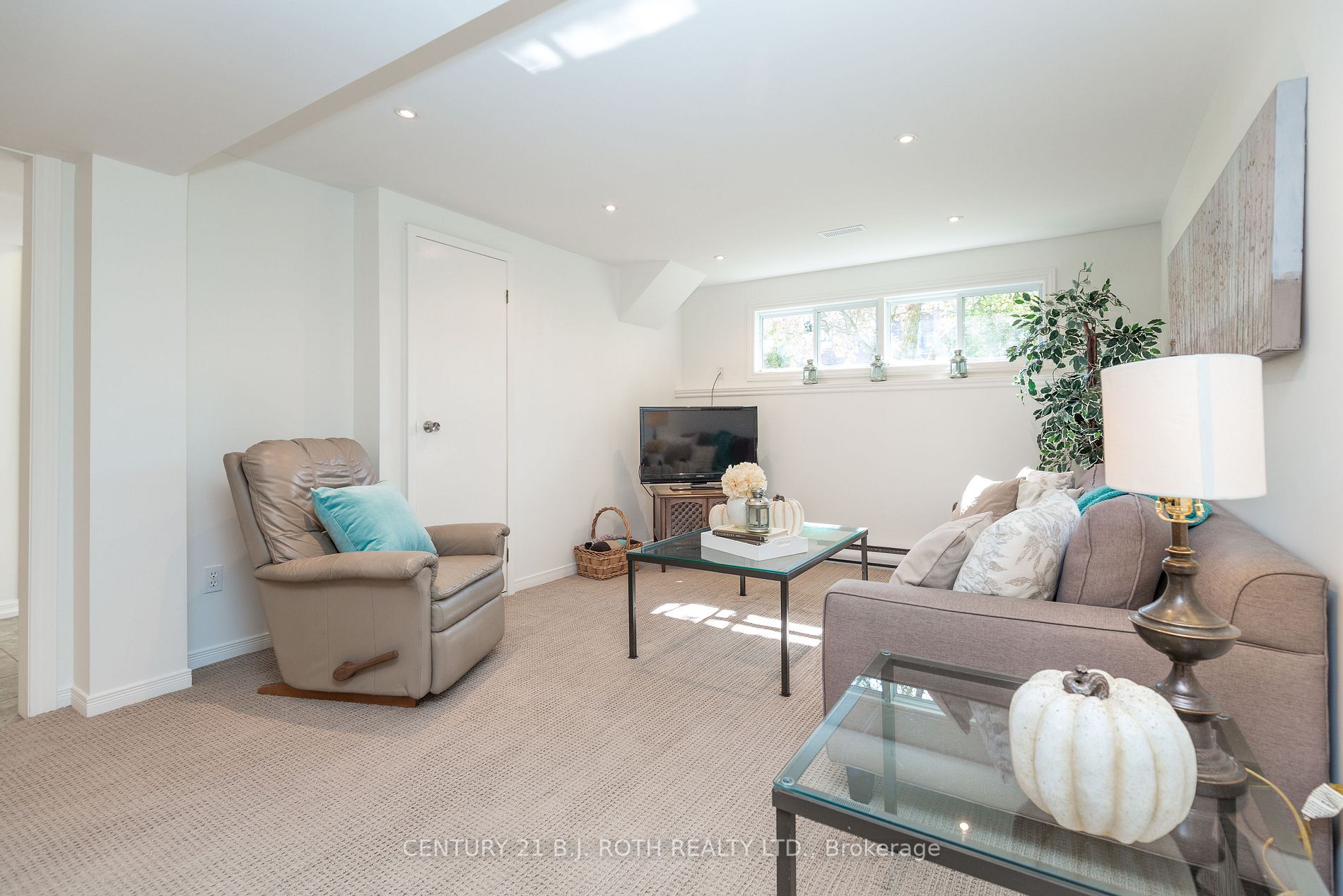 396 Barrie Rd