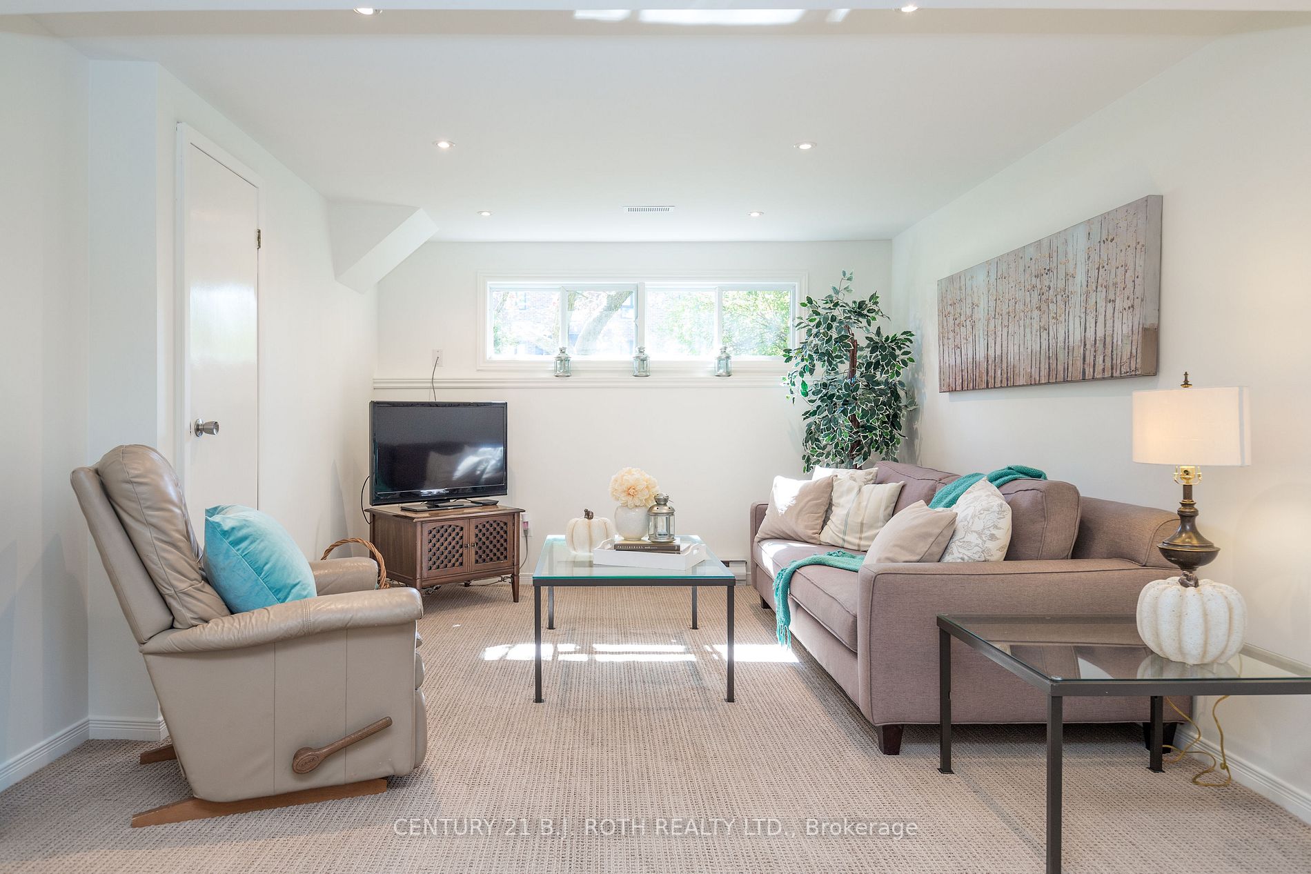 396 Barrie Rd