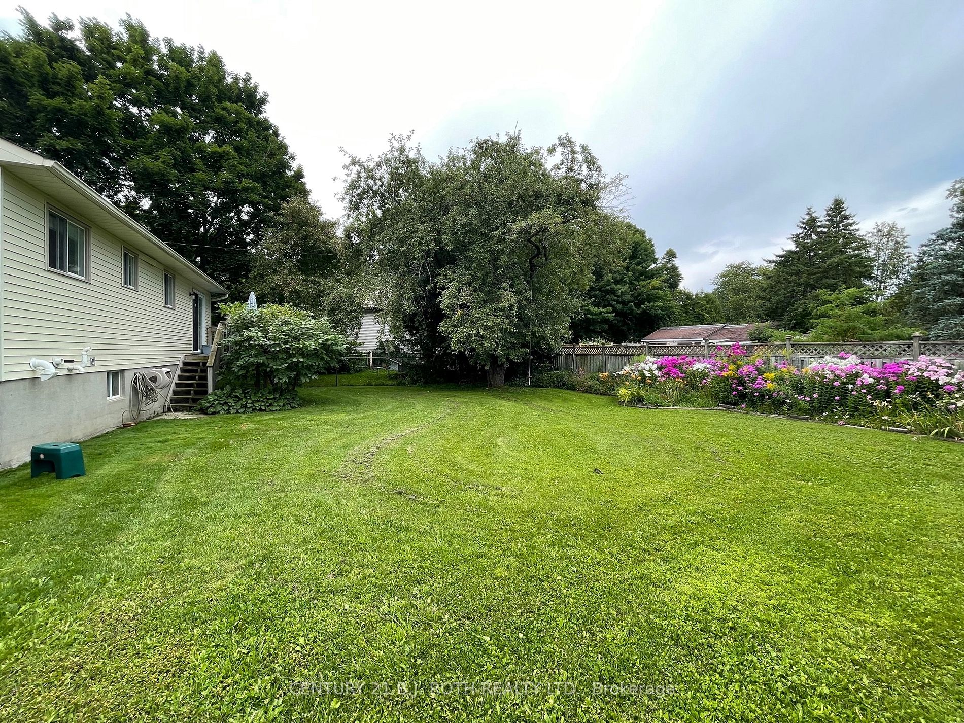 396 Barrie Rd
