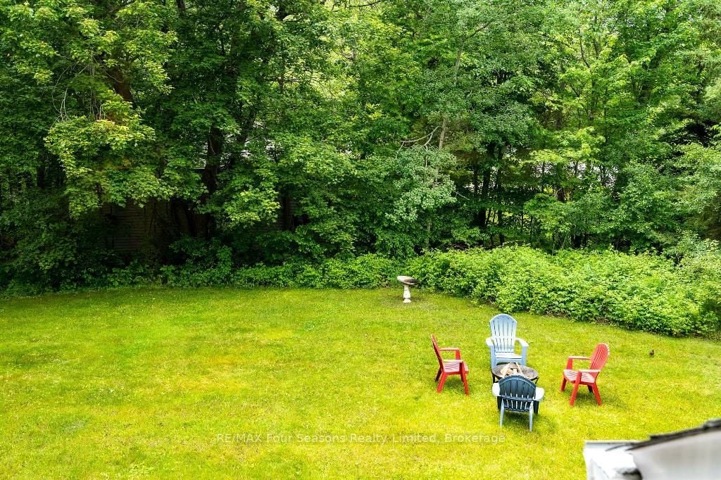 2 Woodview Dr E