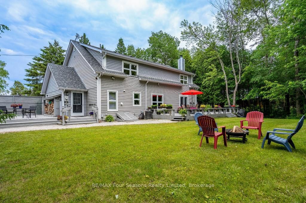 2 Woodview Dr E