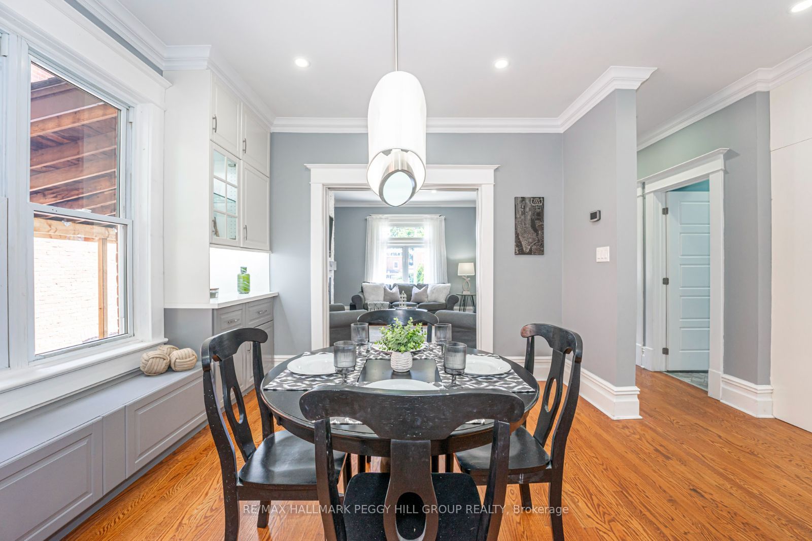 36 SOPHIA Street W