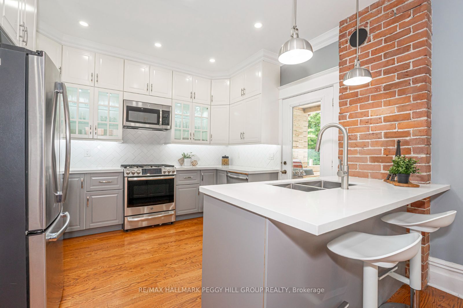 36 SOPHIA Street W