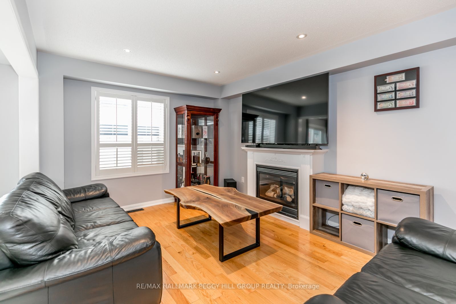28 VERSAILLES Crescent