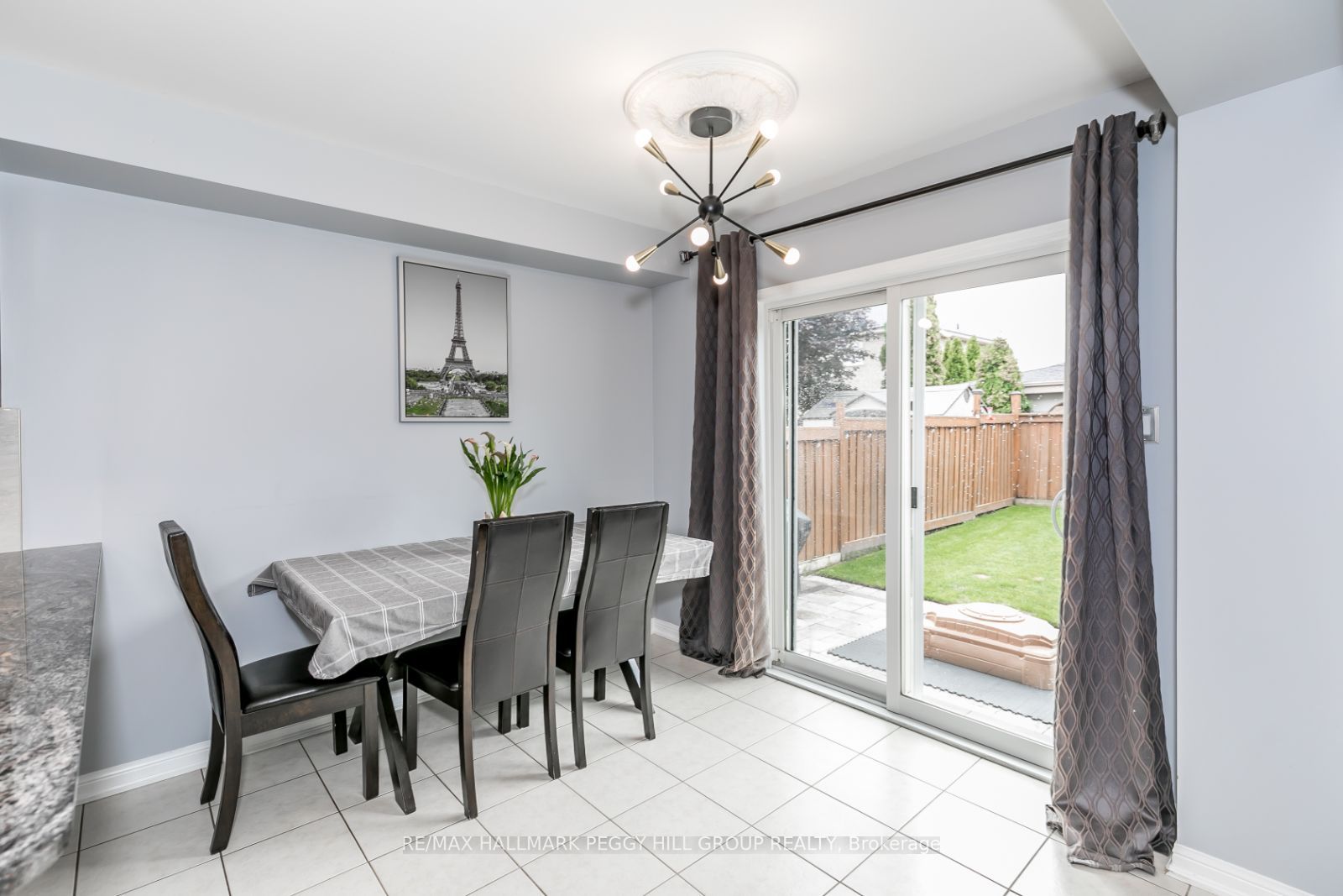 28 VERSAILLES Crescent