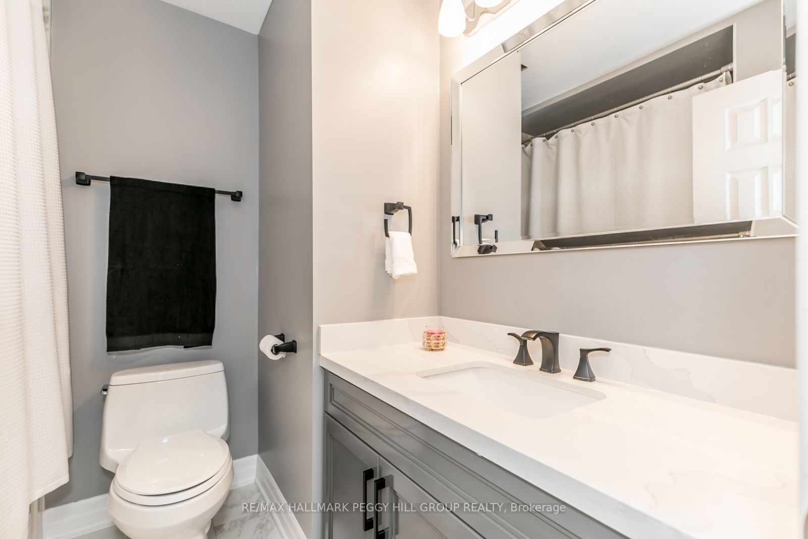 28 VERSAILLES Crescent