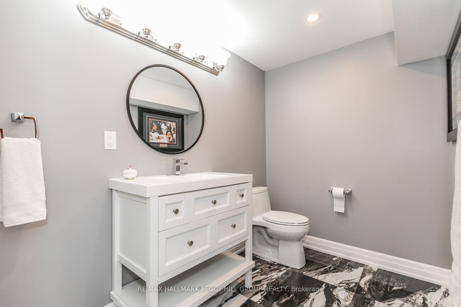 28 VERSAILLES Crescent