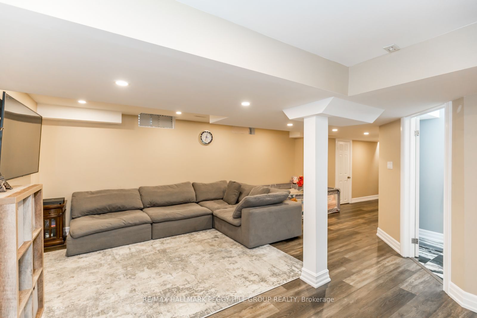 28 VERSAILLES Crescent