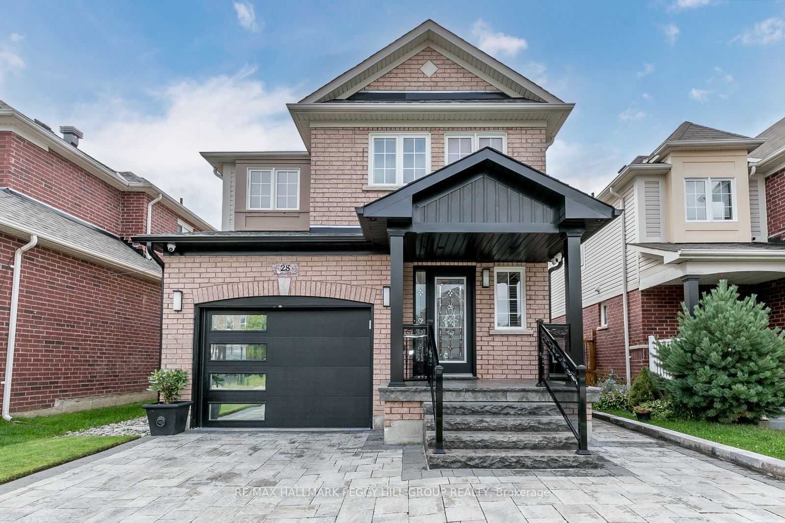 28 Versailles Cres