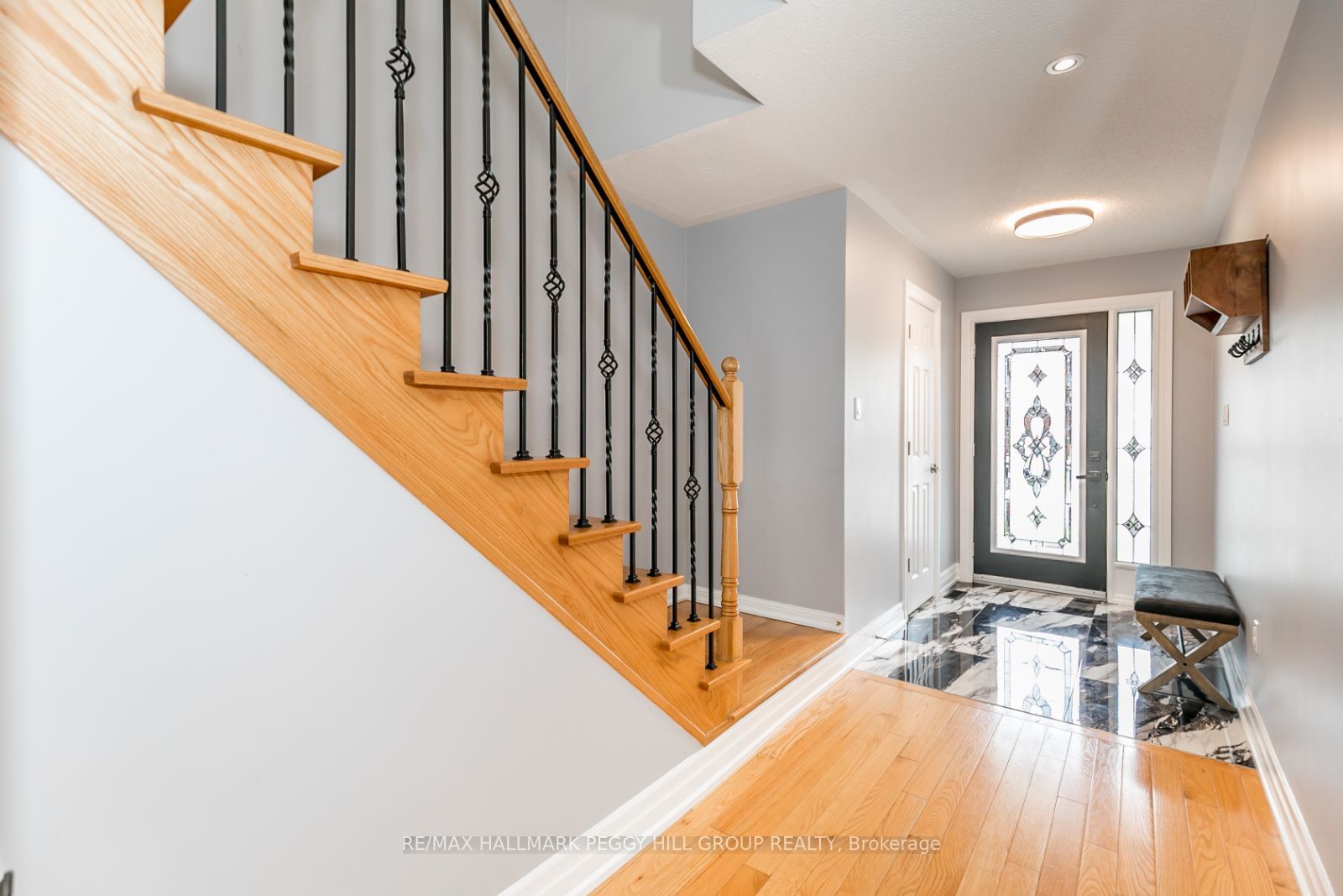 28 VERSAILLES Crescent