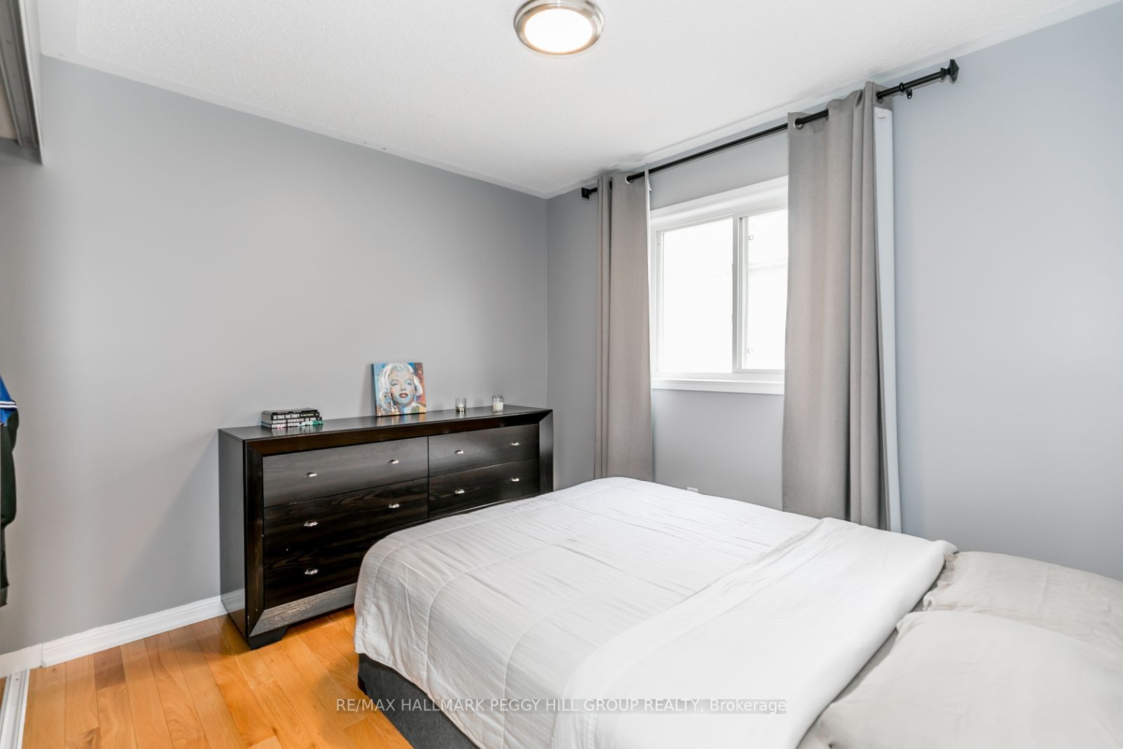 28 VERSAILLES Crescent