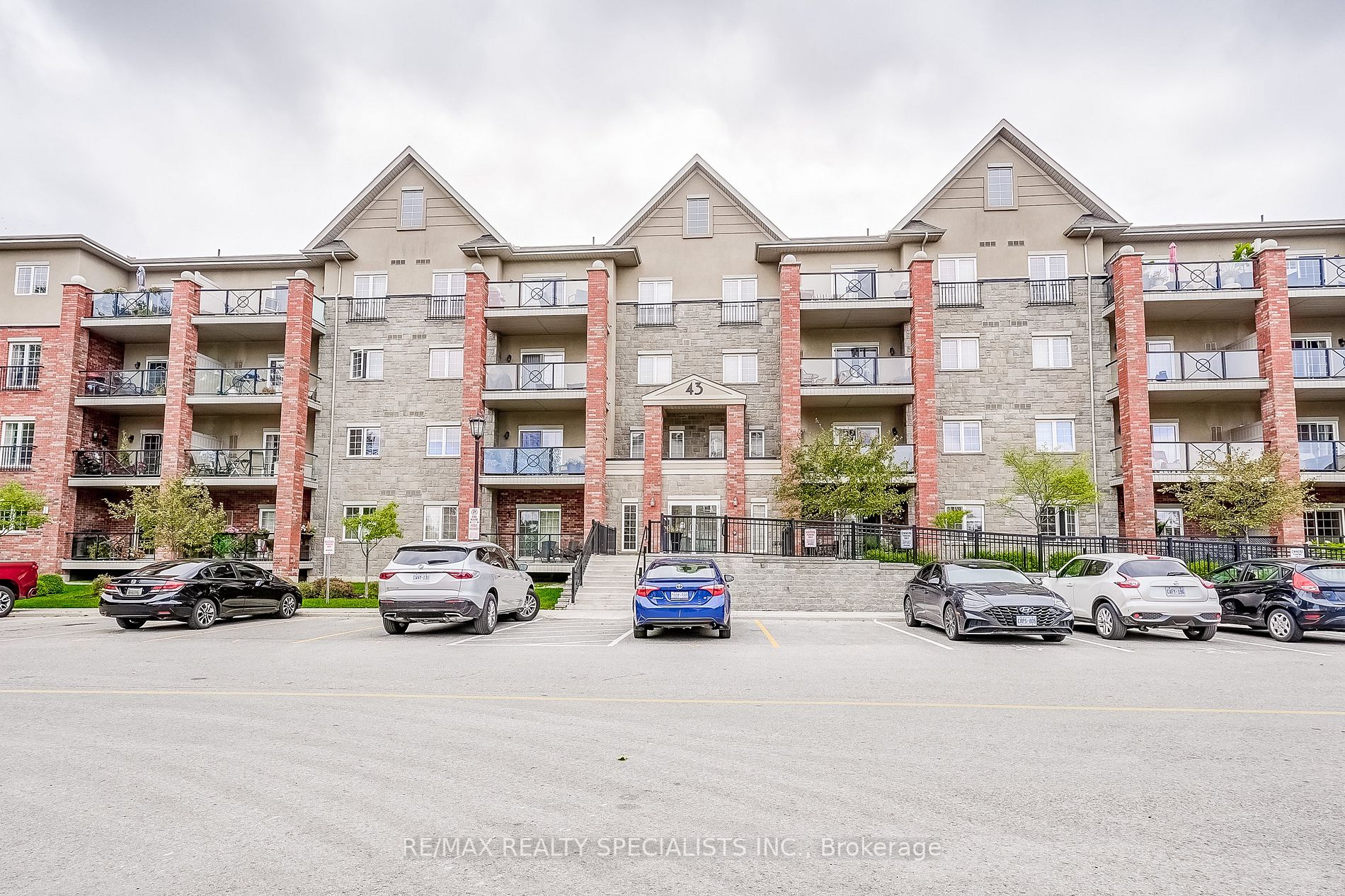 43 Ferndale Dr S, #406