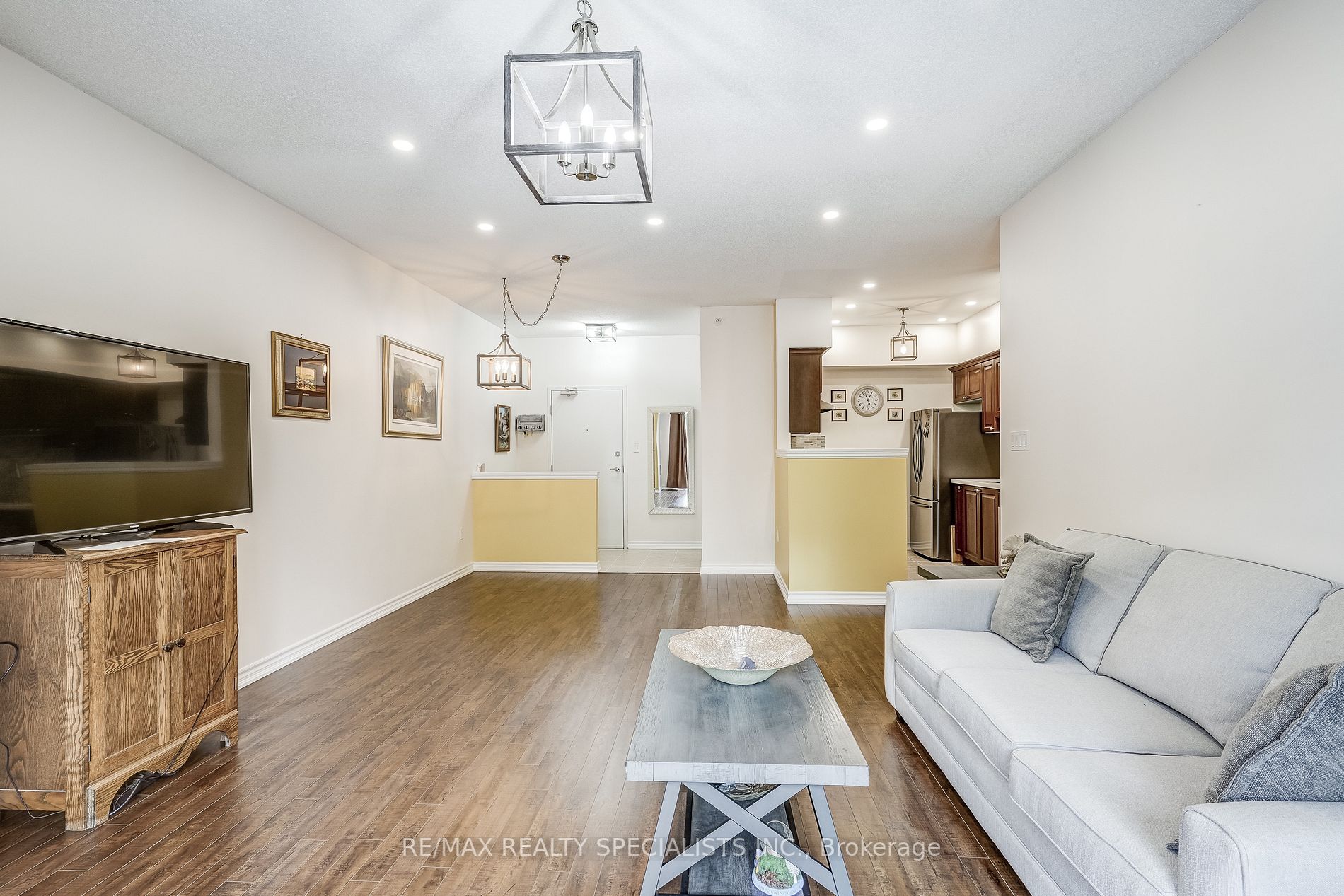 43 Ferndale Dr S, #406