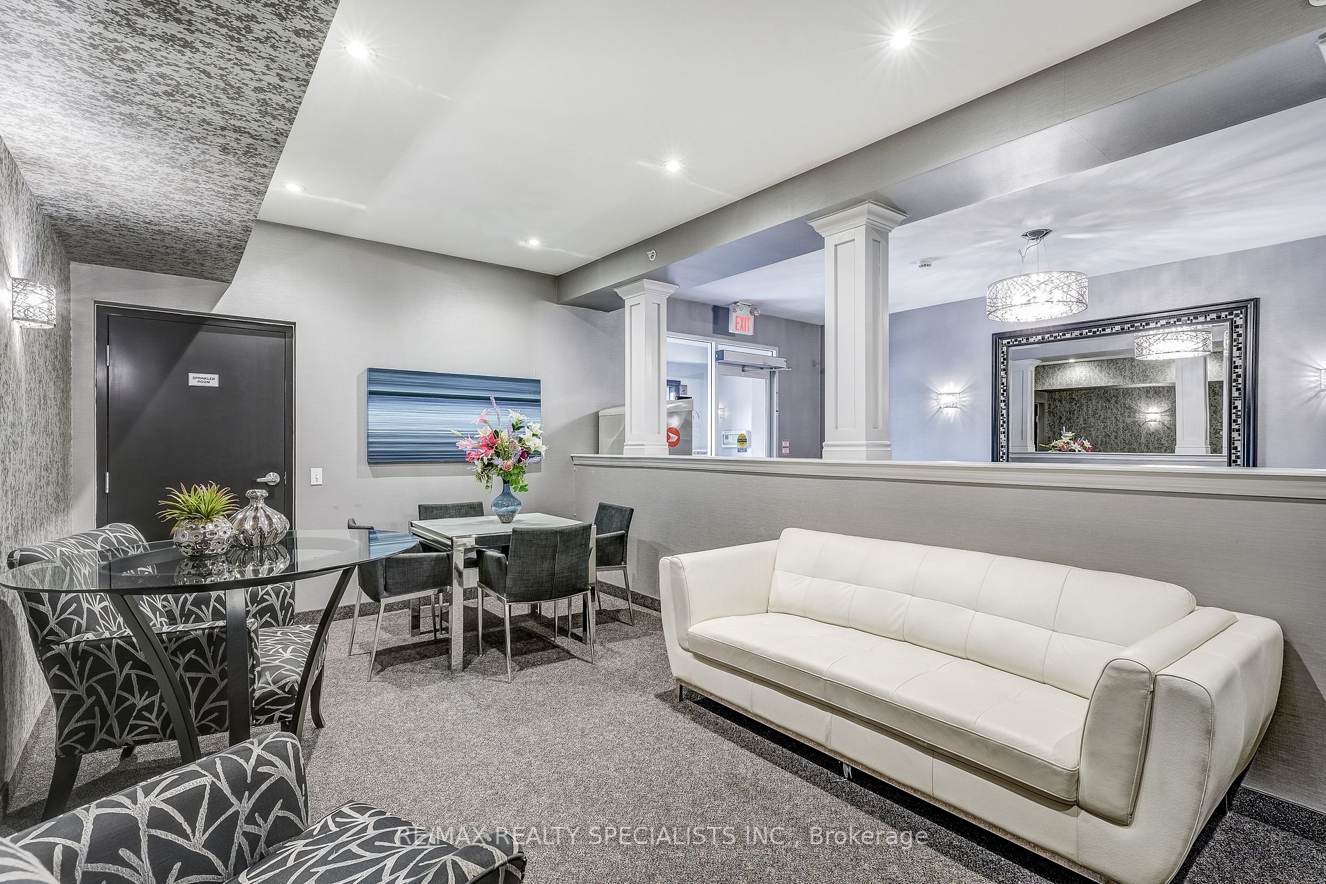 43 Ferndale Dr S, #406