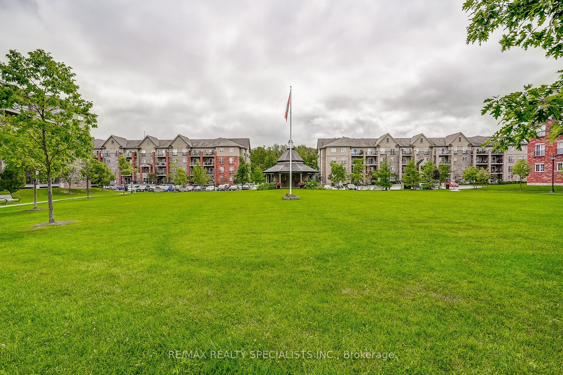 43 Ferndale Dr S, #406