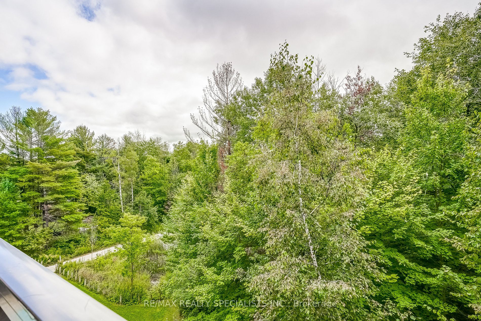 43 Ferndale Dr S, #406
