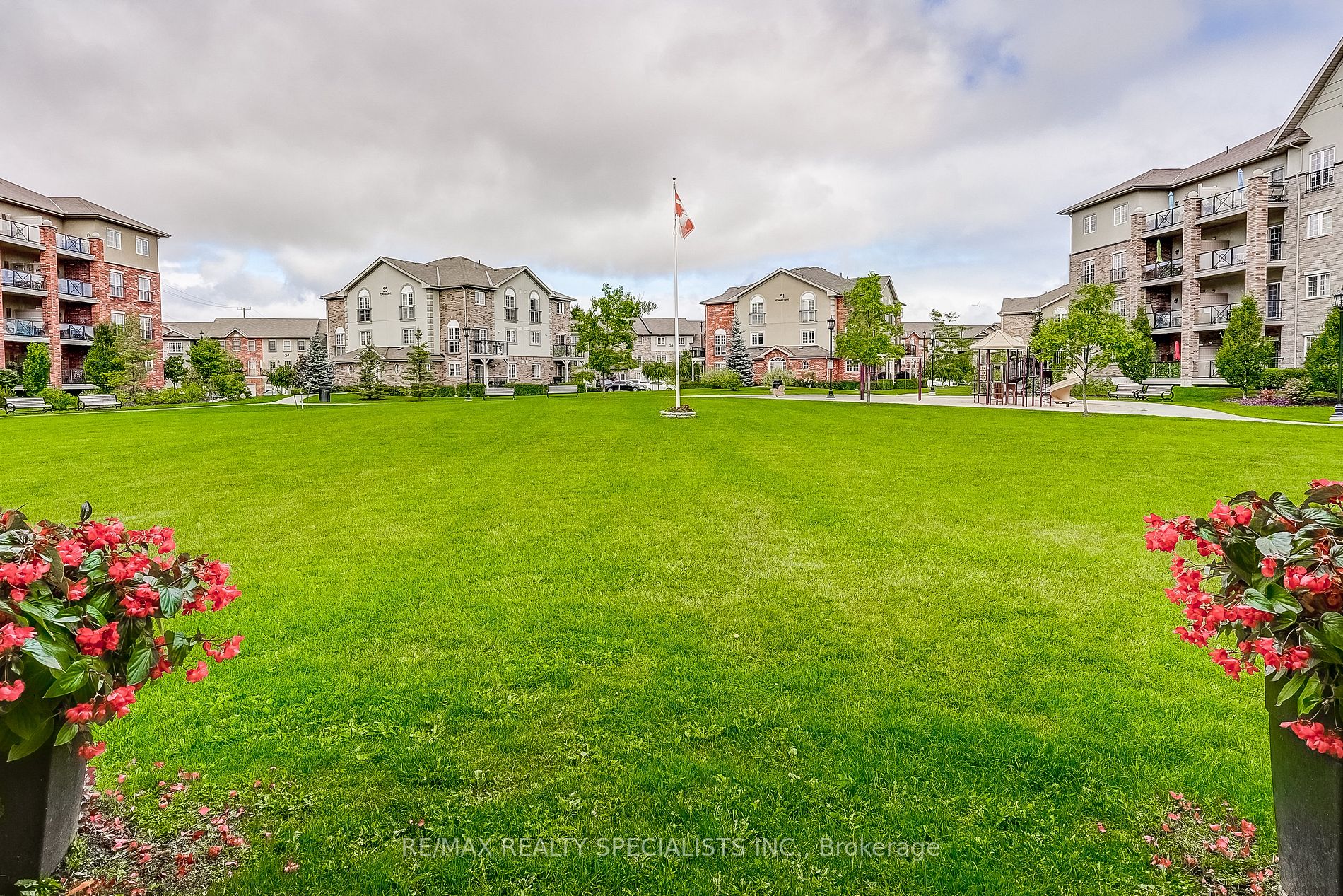 43 Ferndale Dr S, #406