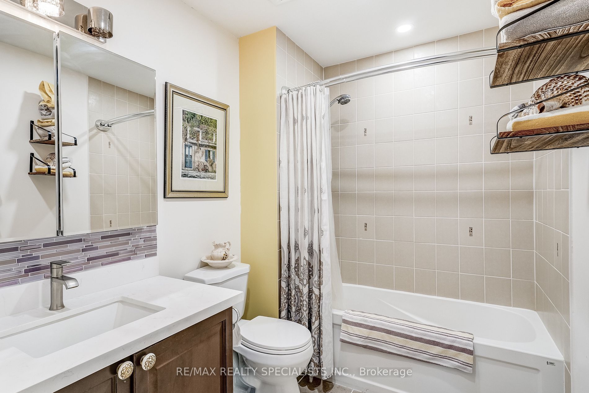 43 Ferndale Dr S, #406