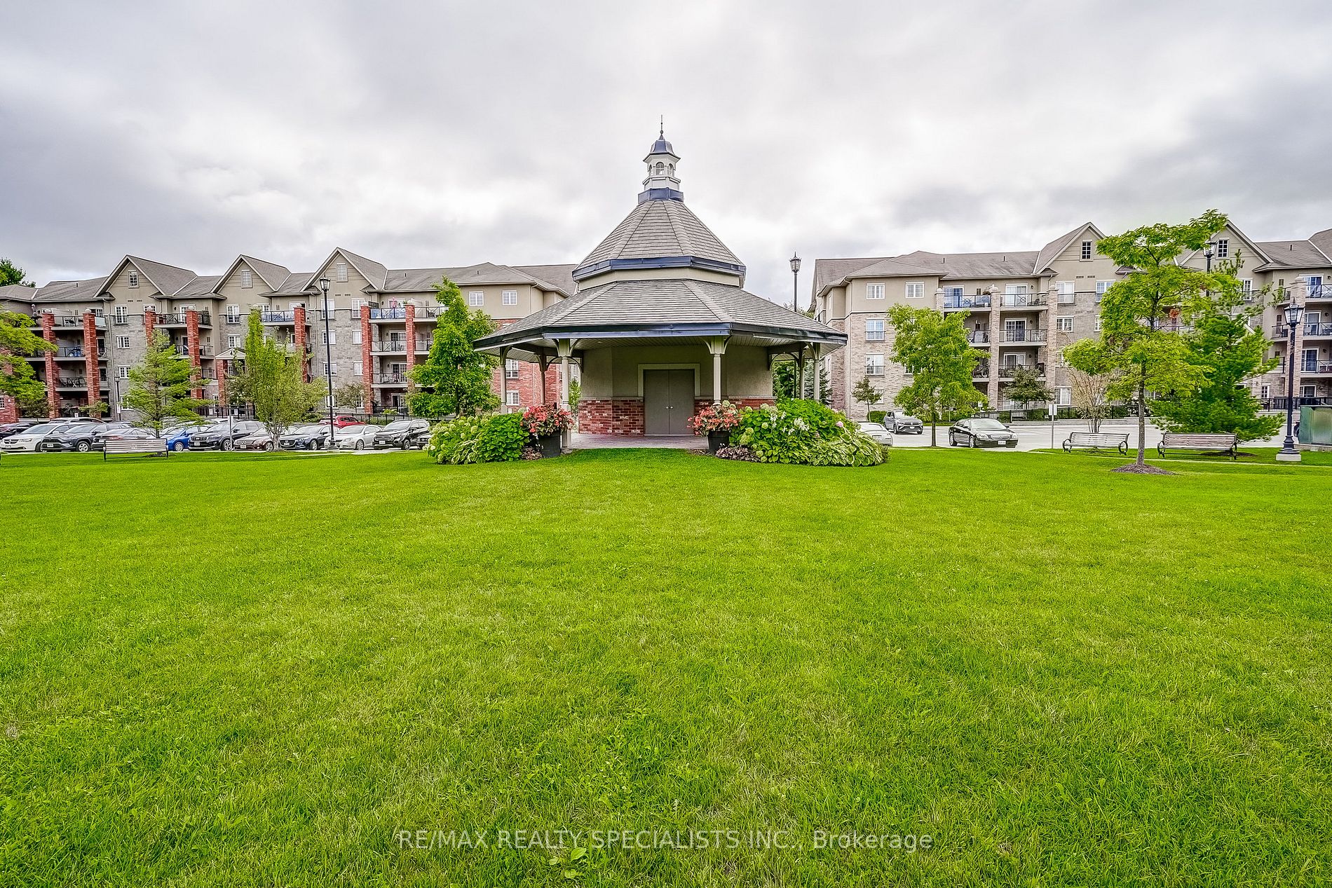 43 Ferndale Dr S, #406