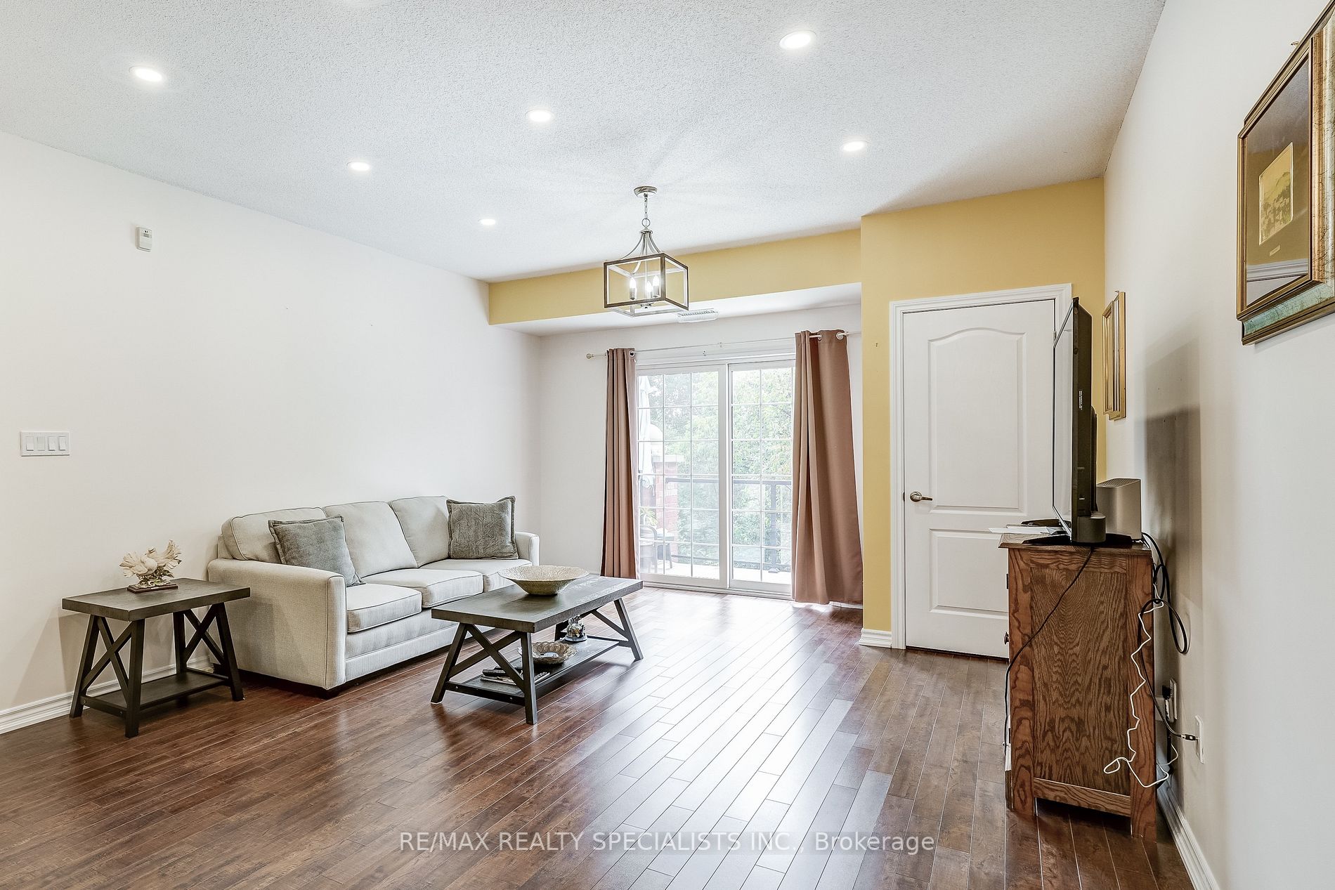 43 Ferndale Dr S, #406