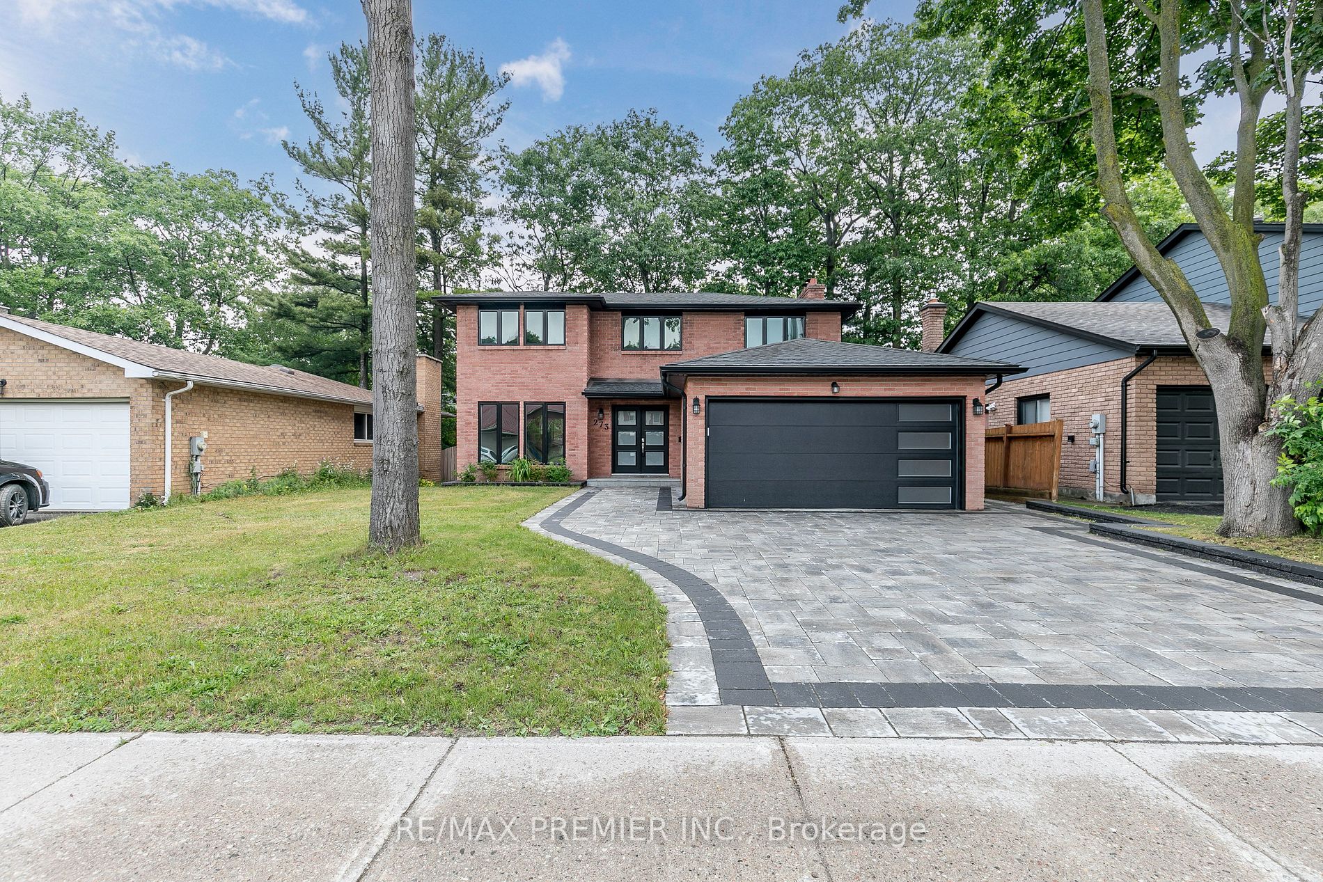 273 Anne St N
