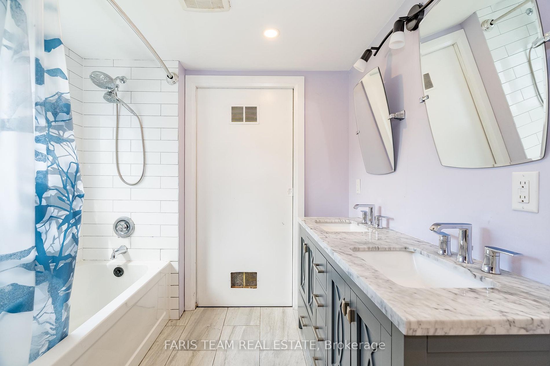 237 Simcoe St