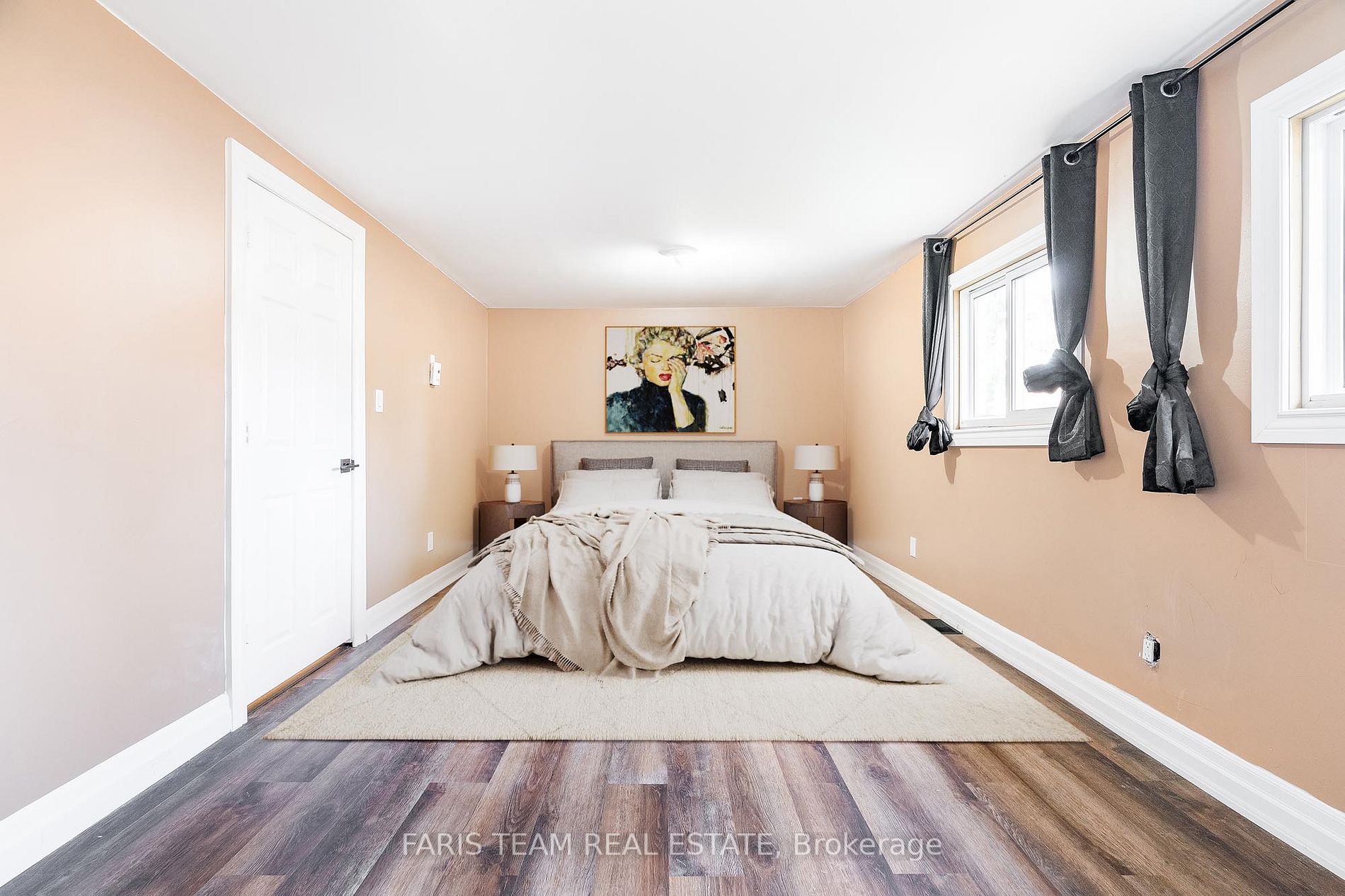 237 Simcoe St