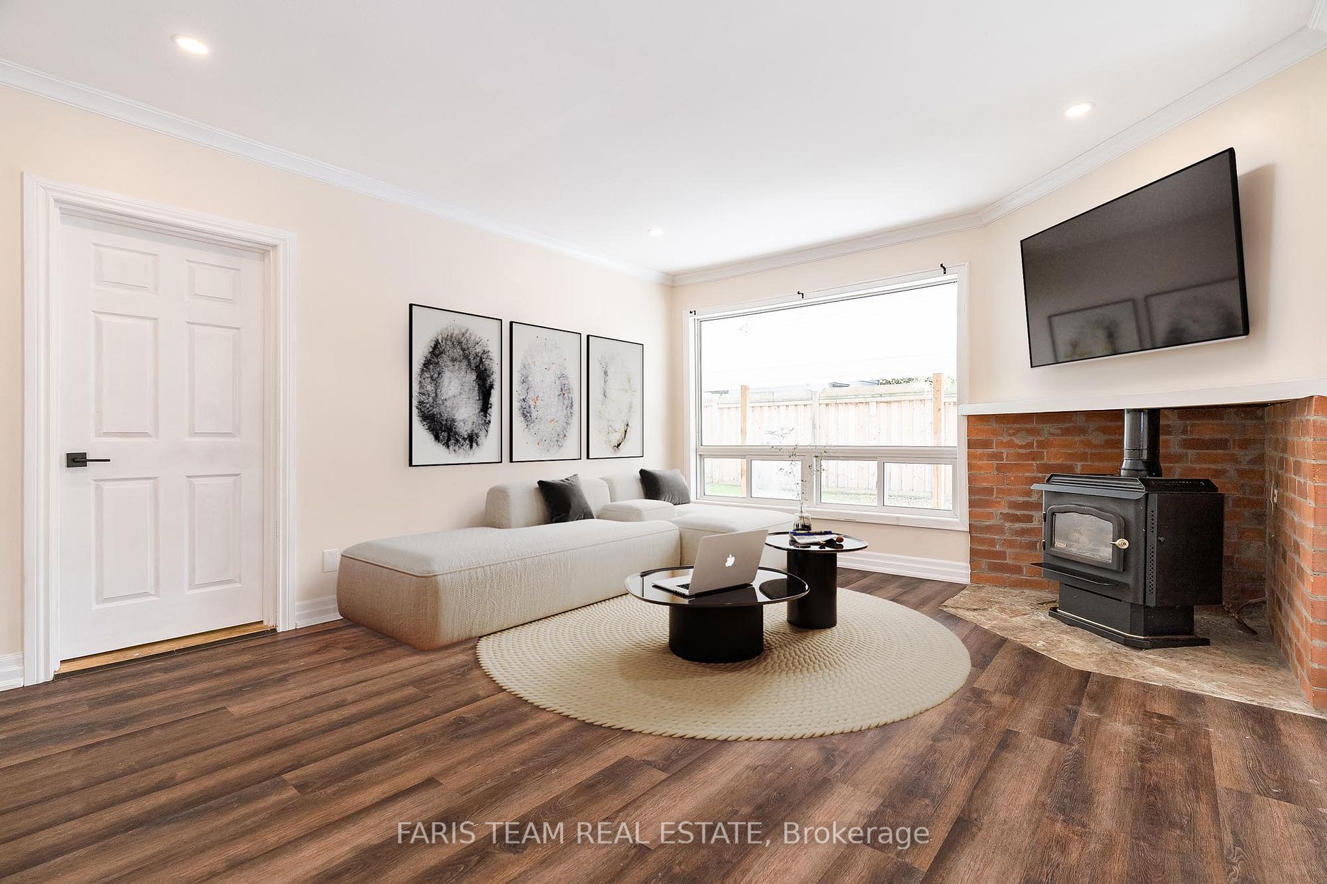 237 Simcoe St
