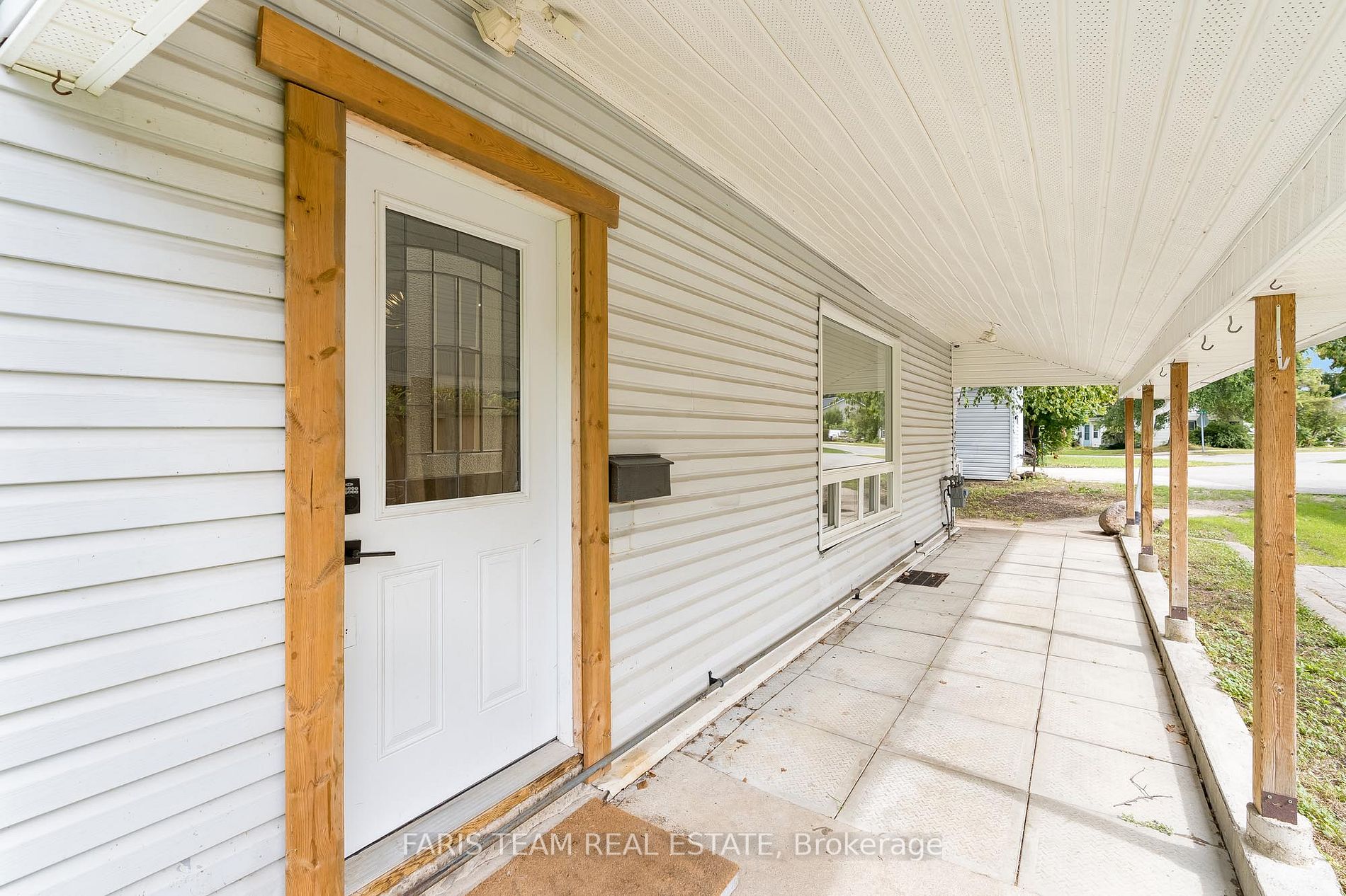 237 Simcoe St