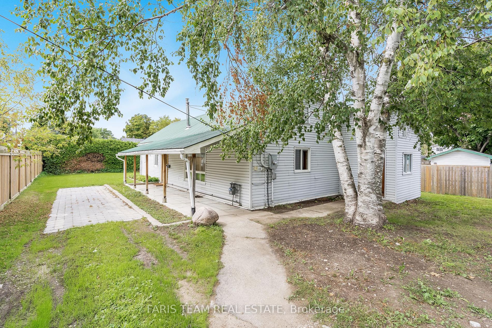 237 Simcoe St
