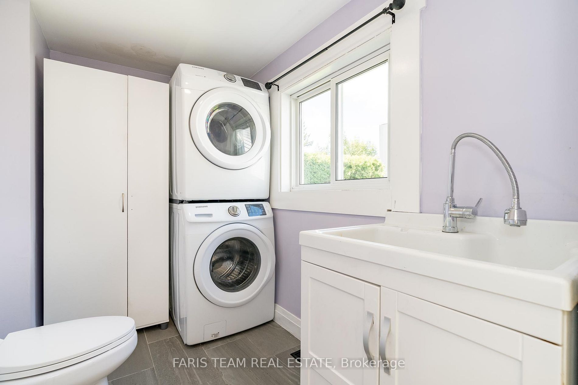 237 Simcoe St