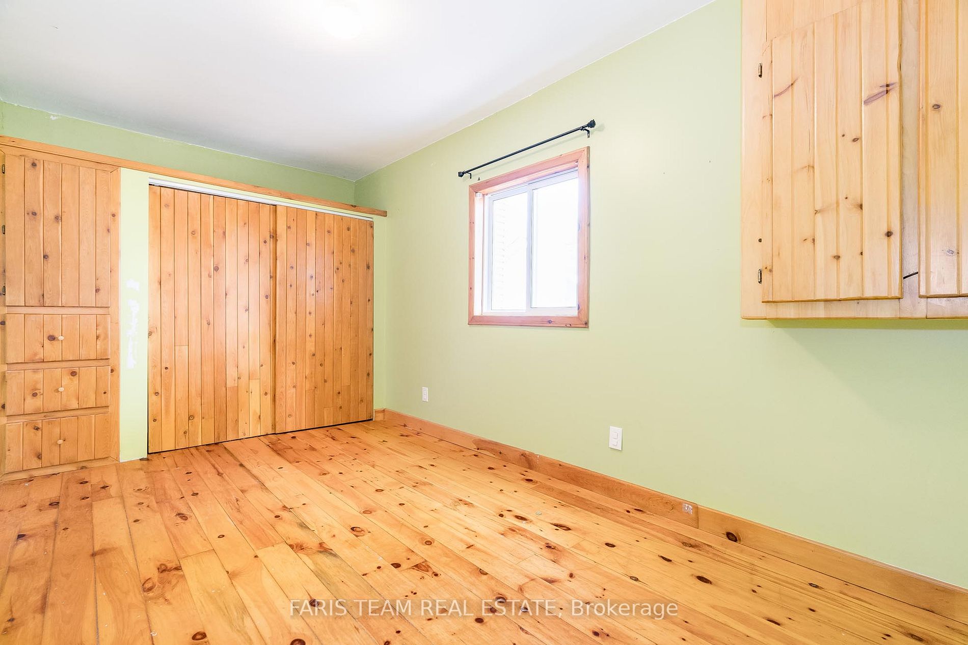 237 Simcoe St