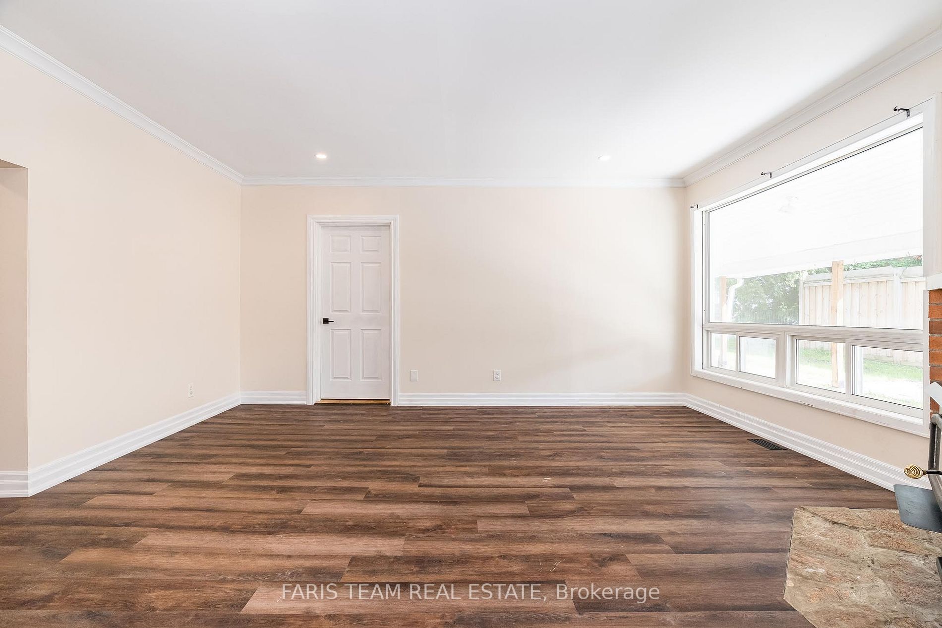237 Simcoe St