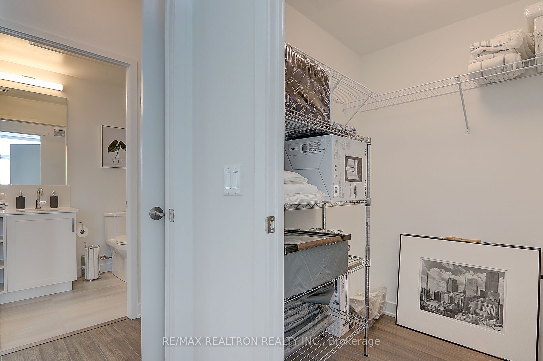 681 Yonge St, #710