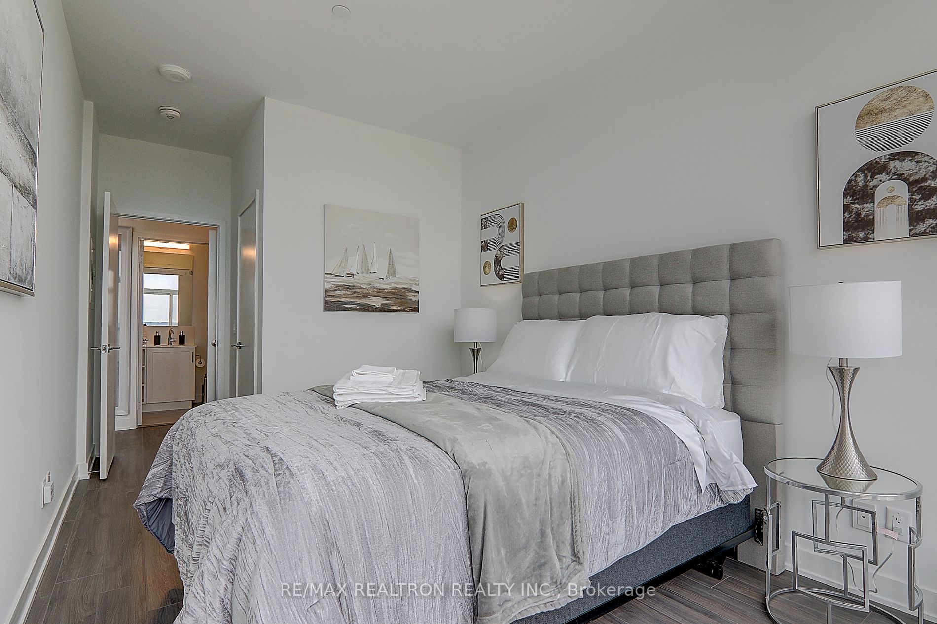 681 Yonge St, #710