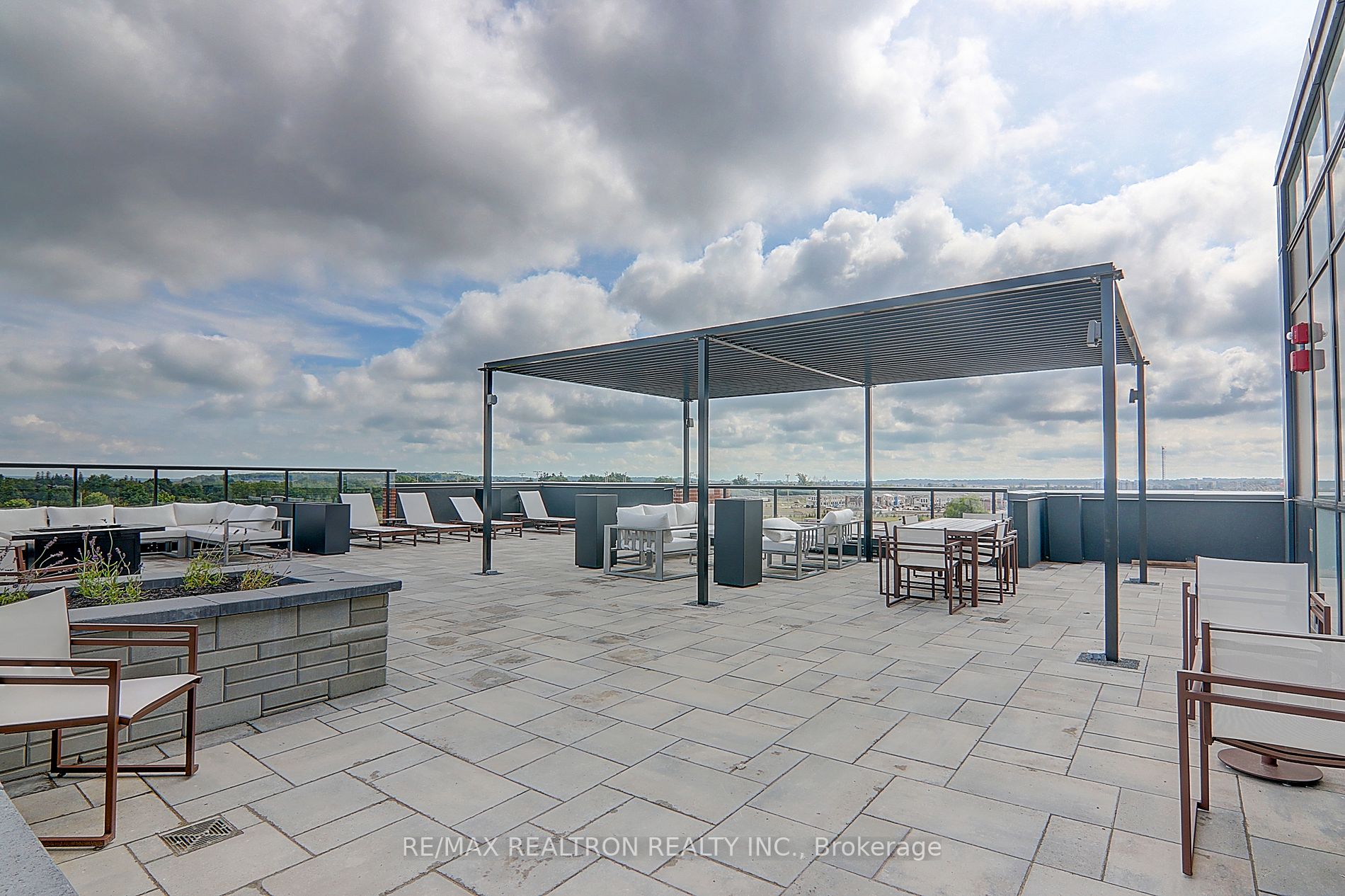 681 Yonge St, #710