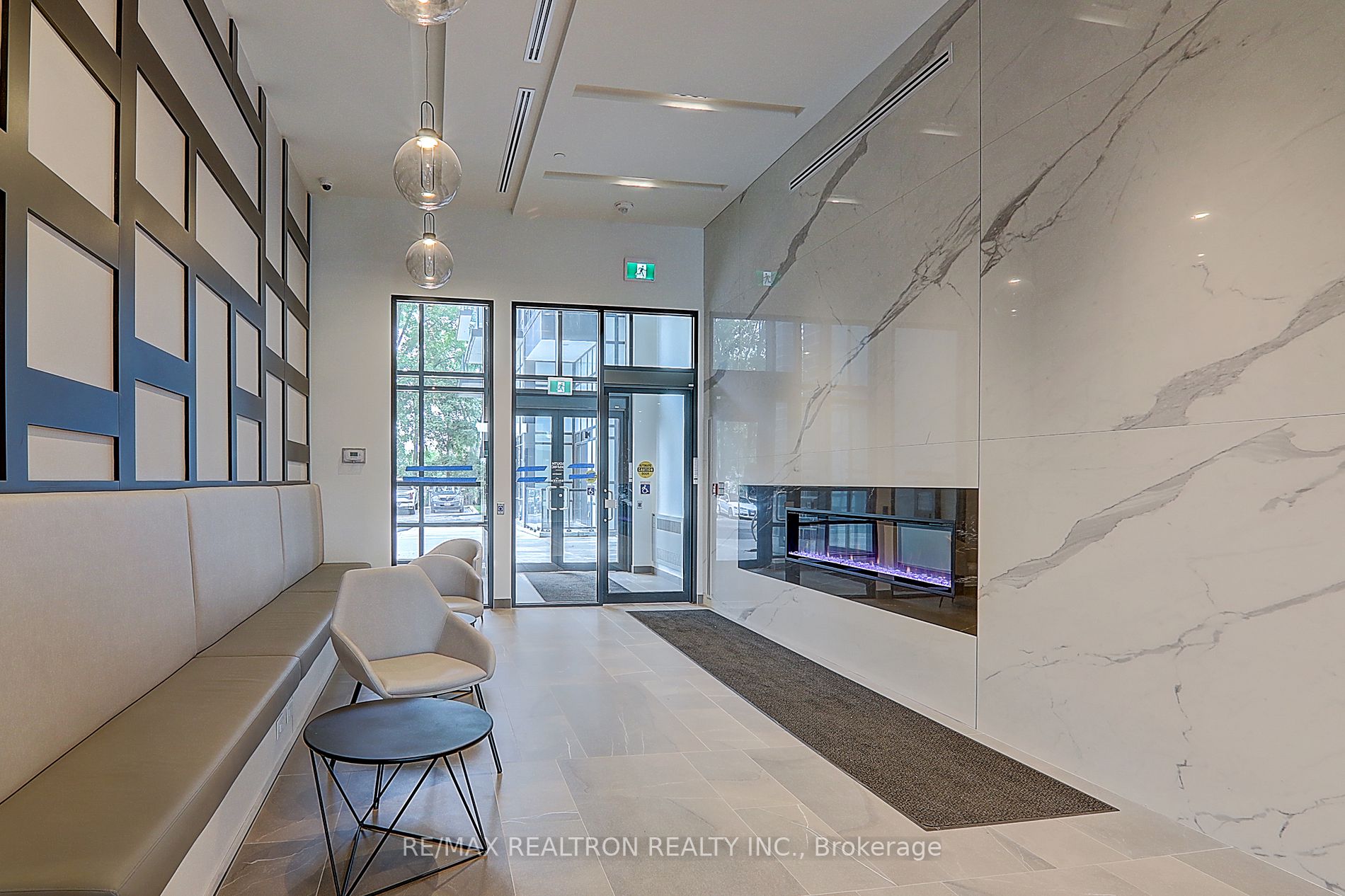 681 Yonge St, #710