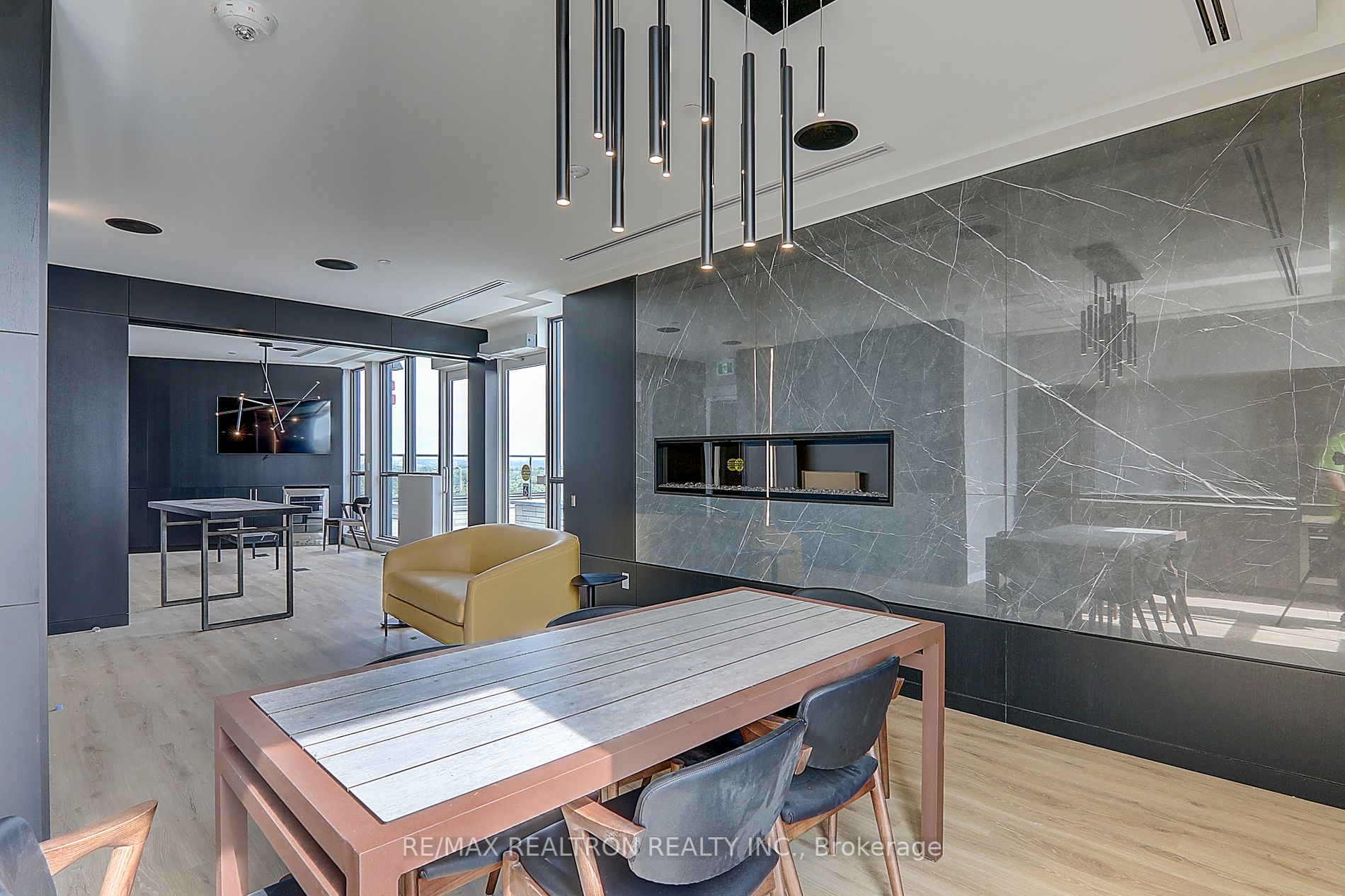 681 Yonge St, #710